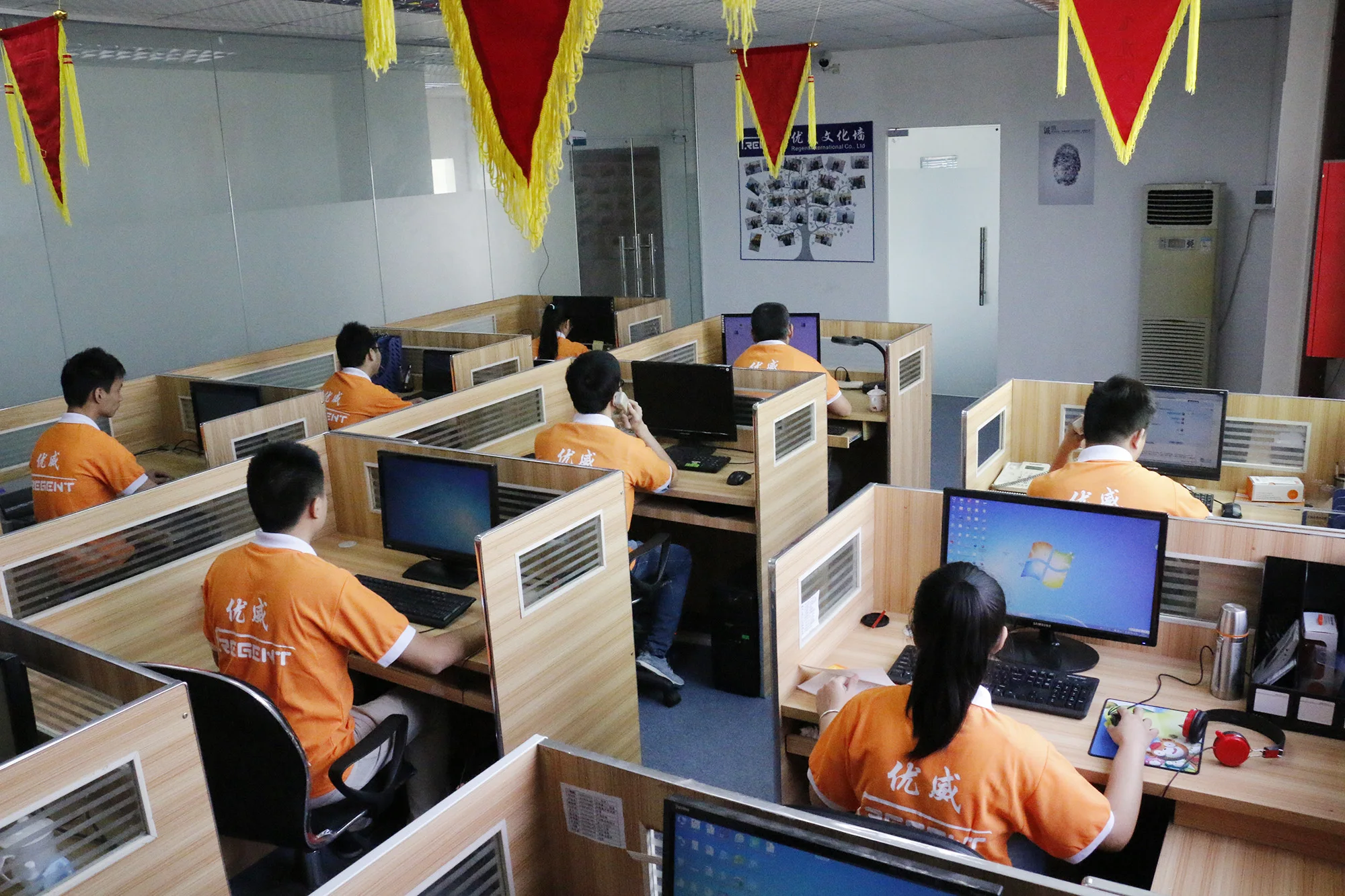 16 Colors Remote Control Night Light Sunset Projector Lamp for Decorating Home Coffee  Shop