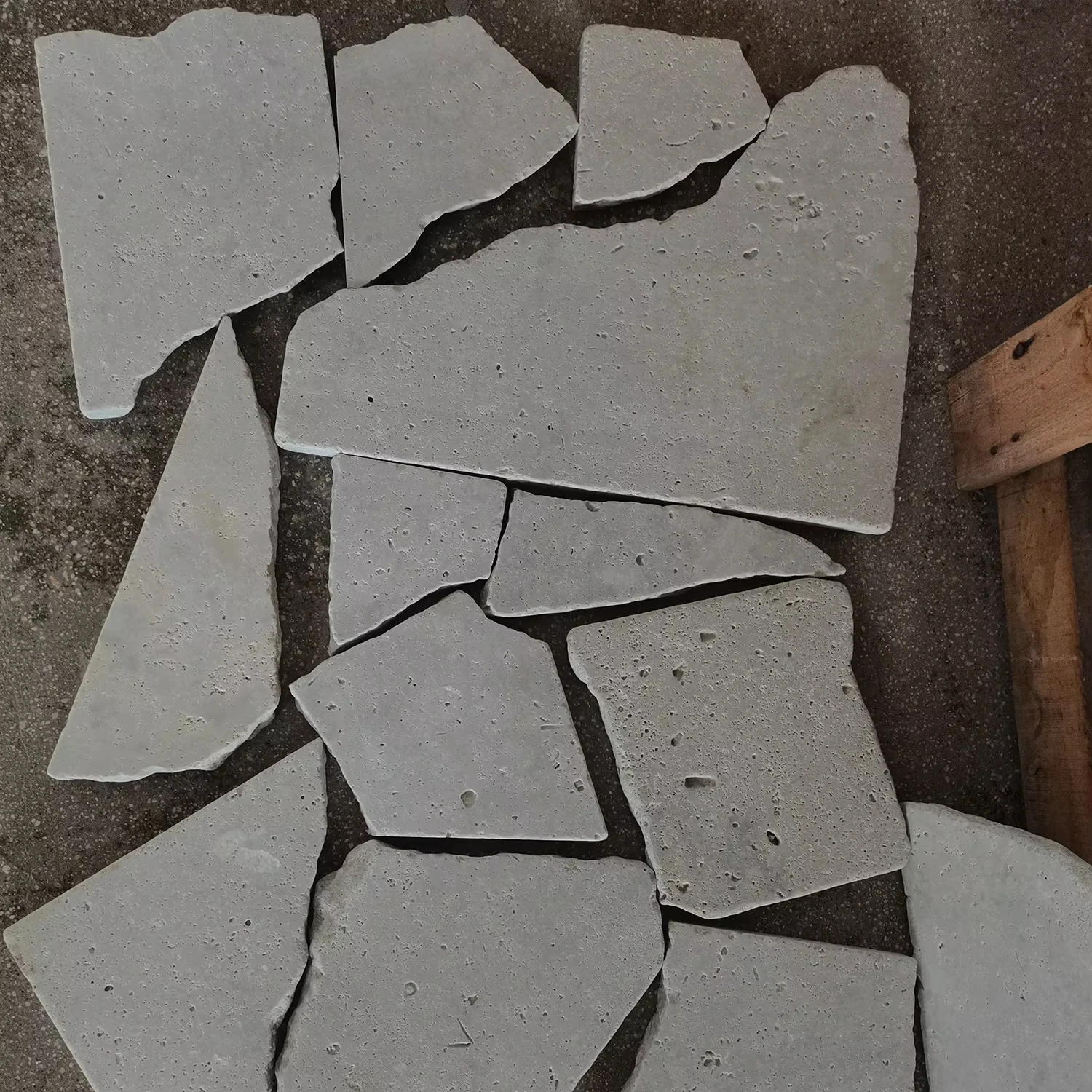 Best China Low Price Travertine Tumbled Marble Flat Pebble  Paledian Random Broken Mosaic Exotic Road Paving Stone Tile