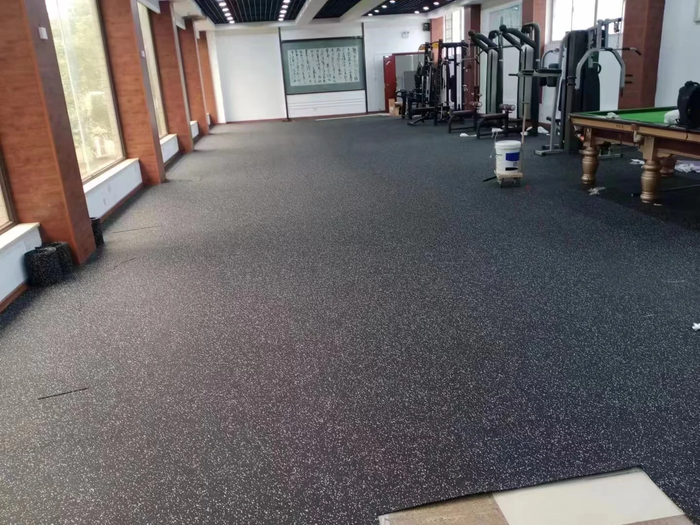 Factory price Anti Slip Rubber Floor Roll for Studio Exercise Rehabilitation Gym flooring/Epdm Granules Rubber Flooring