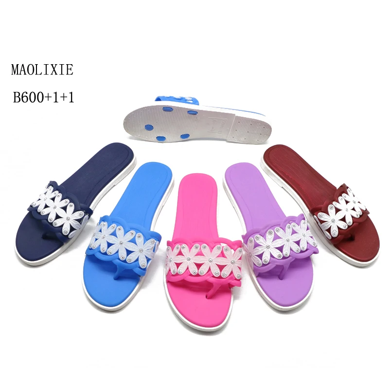 Directly sale girls flat slippers designer logo cheap beach cute sandals for women