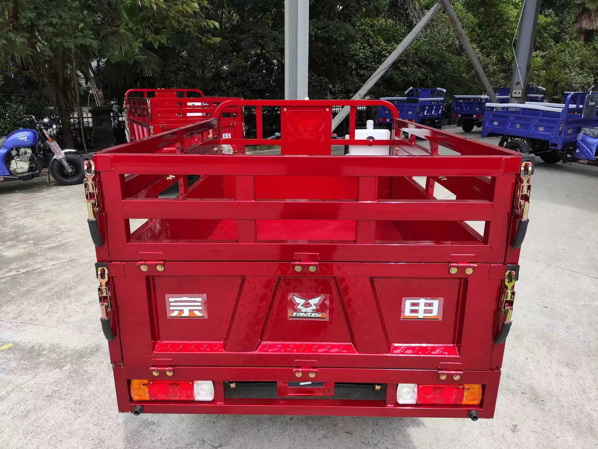 Wholesale tri motor cargo gasolineTricycle  heavy load gasoline Tricycles Three-door tricycles