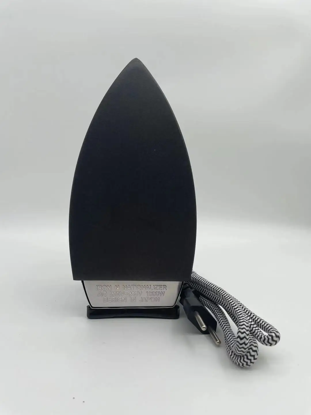 Jiema Electrical Appliance Factory, which has been exporting for 21 years, mainly produces a variety of electric irons