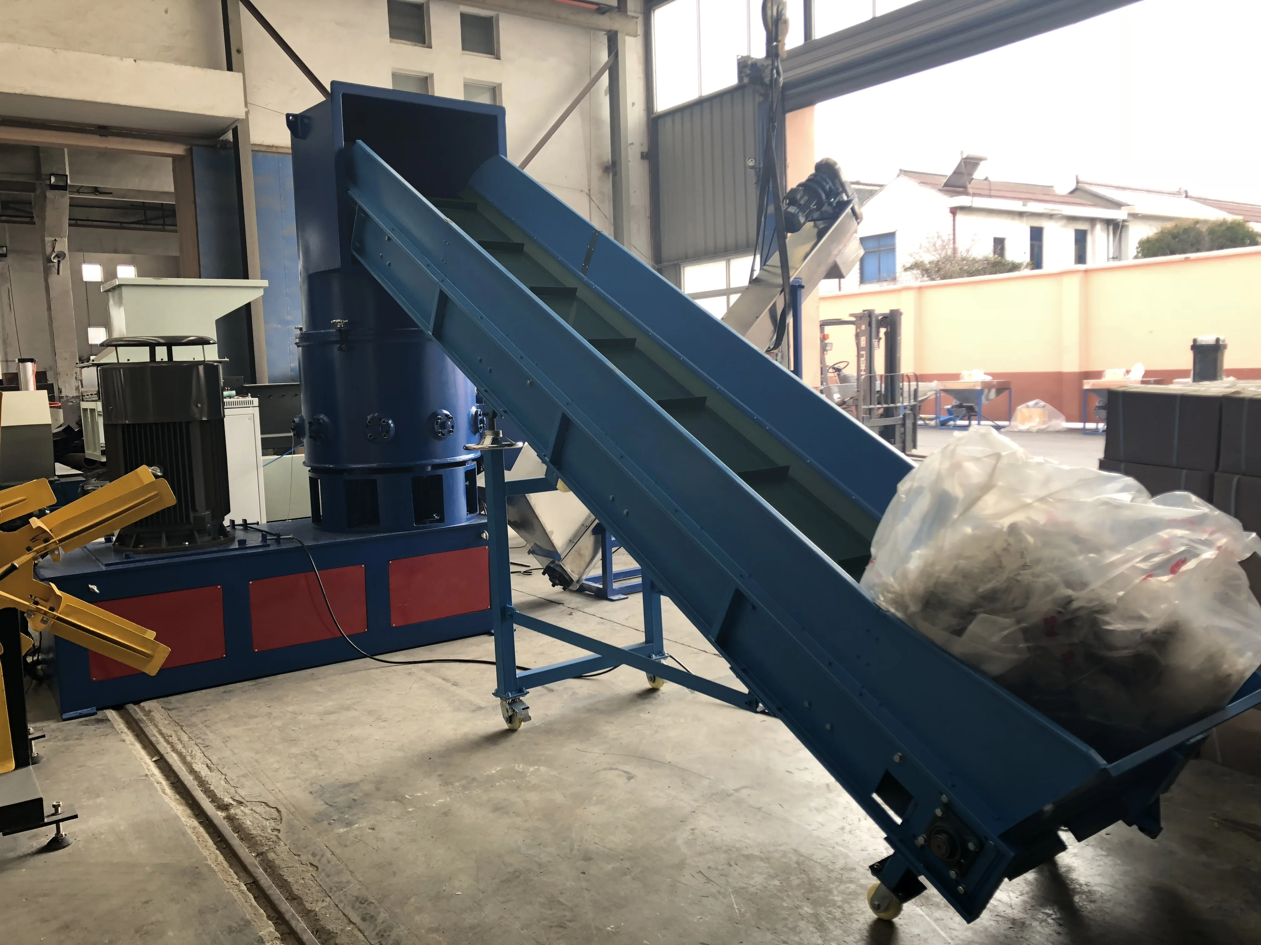 Полиэтиленовый пластиковый пленочный агломератор