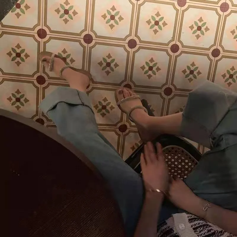 Сандалии женские со стразами, плоская подошва, блестящие, со стразами, летние Тапочки