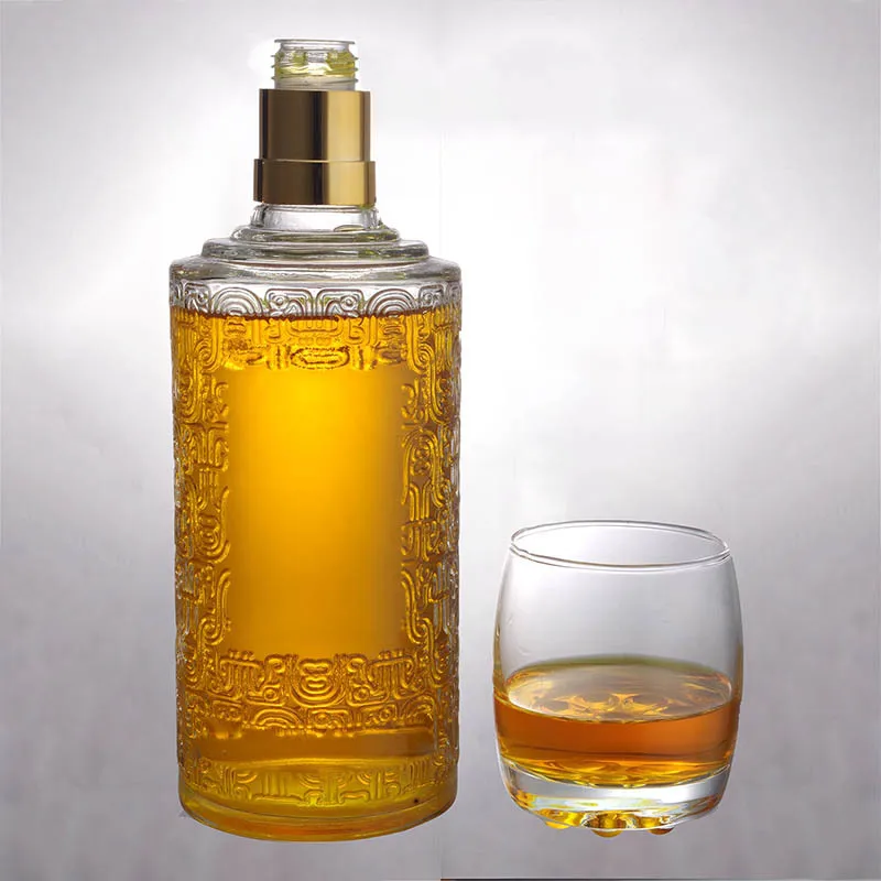 Wholesale Empty Luxury 650ml Whiskey Vodka Wine Bottle Glass Decanter Set with  Airtight Stopper Decanter