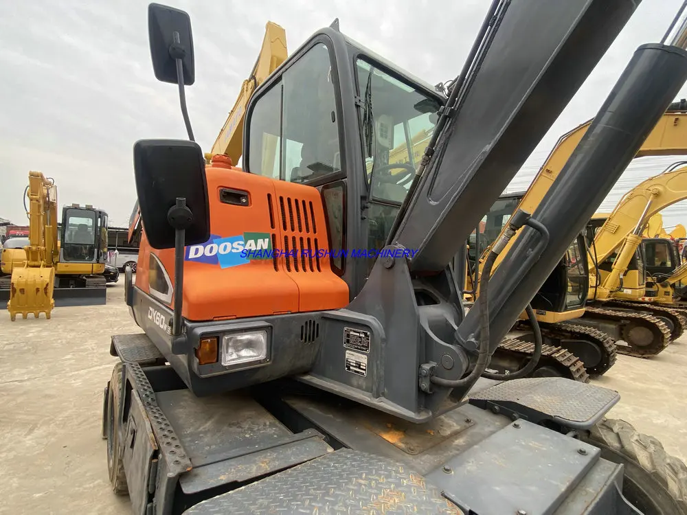 Корейский небольшой Подержанный DOOSAN DX60W гидравлический колесный экскаватор 6ton б/у Yanmar двигатель