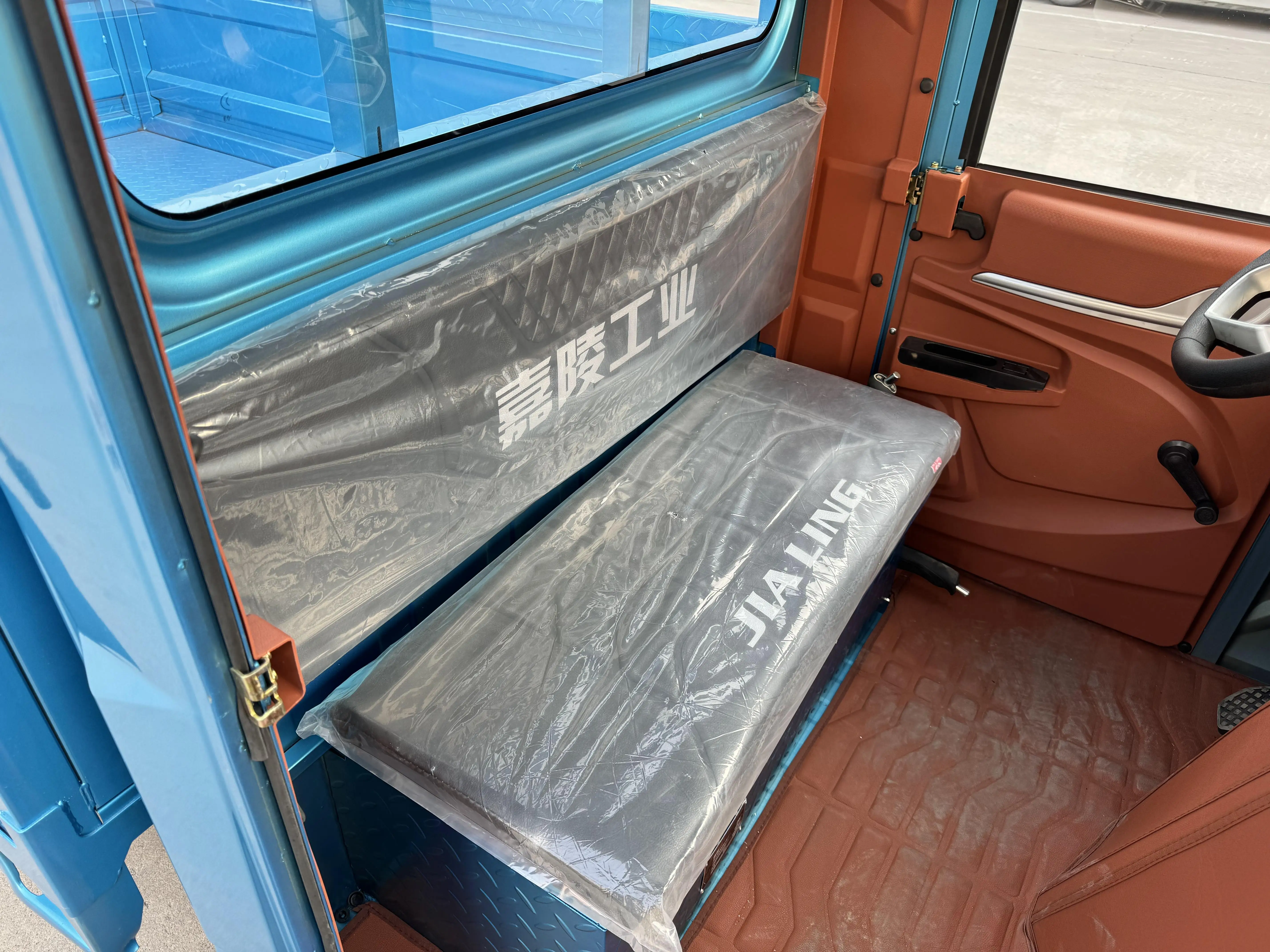 Lb-Qfb180 трехколесный электрический грузовой трицикл с полностью закрытой кабиной и 2