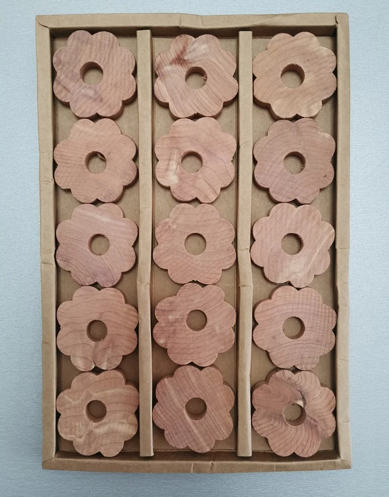 Cedar Wood Ball Anti Moth Wooden Blocks Flower Shaped For Closets