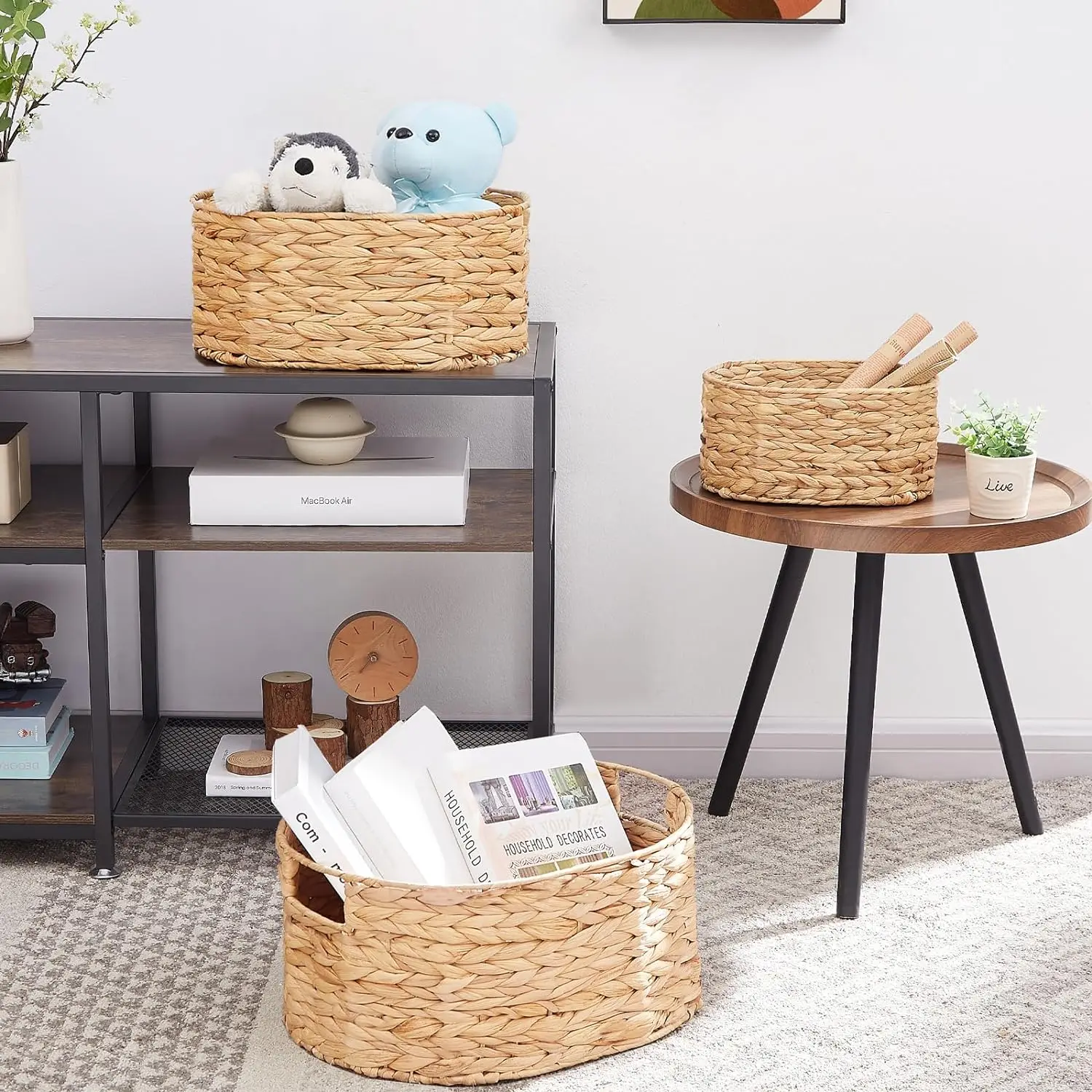 Wicker basket A circular wicker storage basket with a built-in handle for tissue A large storage basket for shelves
