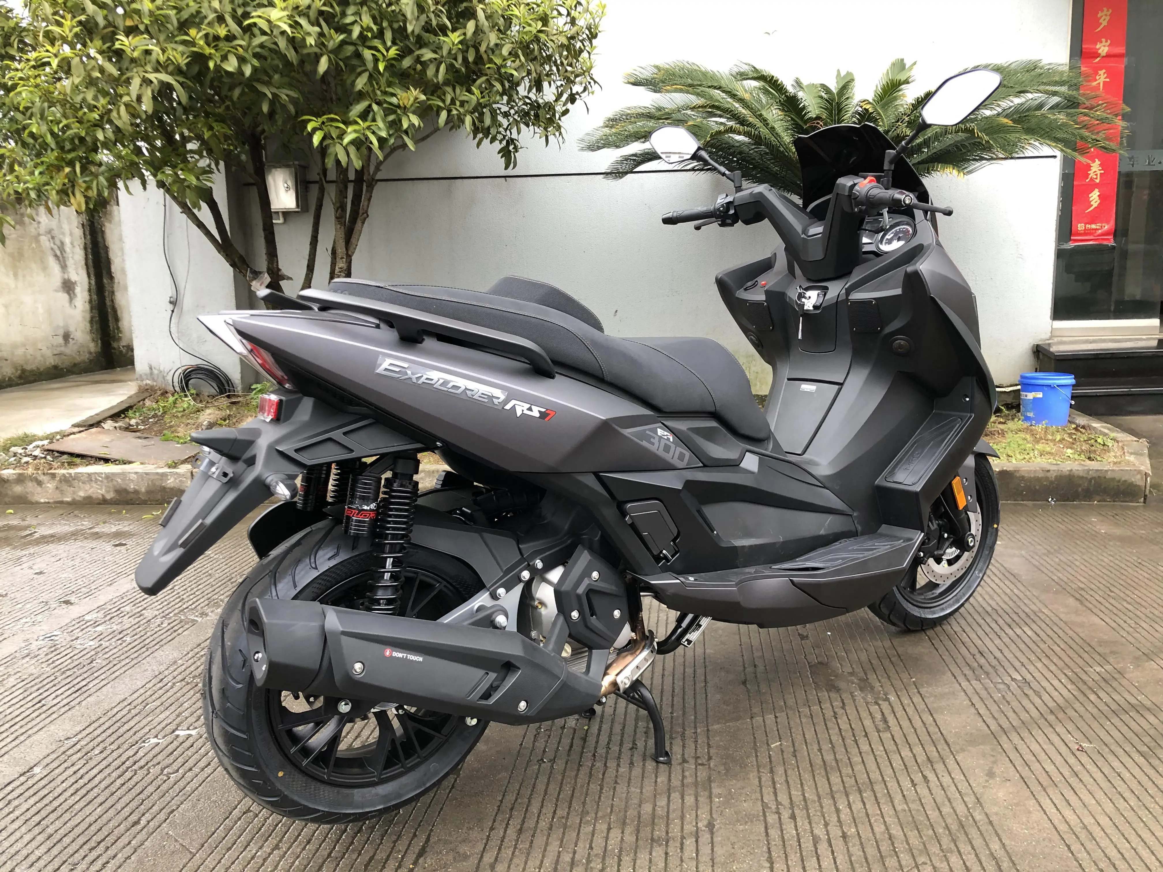 Popular sale black color 300cc 120kmh high speed off road gas motorcycles scooters