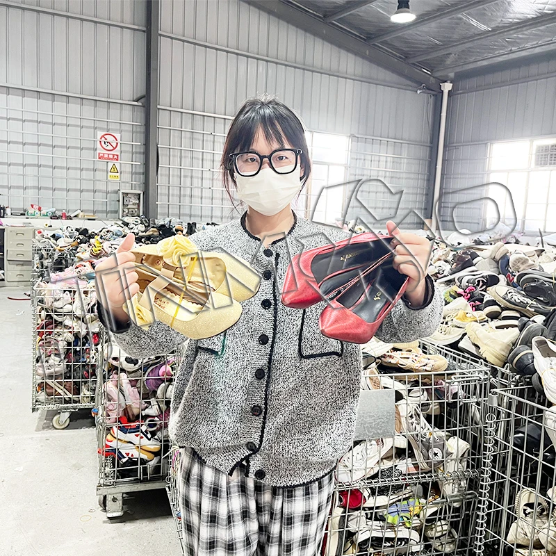 hot sale in thailand bulk summer trendy high quality soft flat sole jelly sandals for lady wear bale of used shoes mixed
