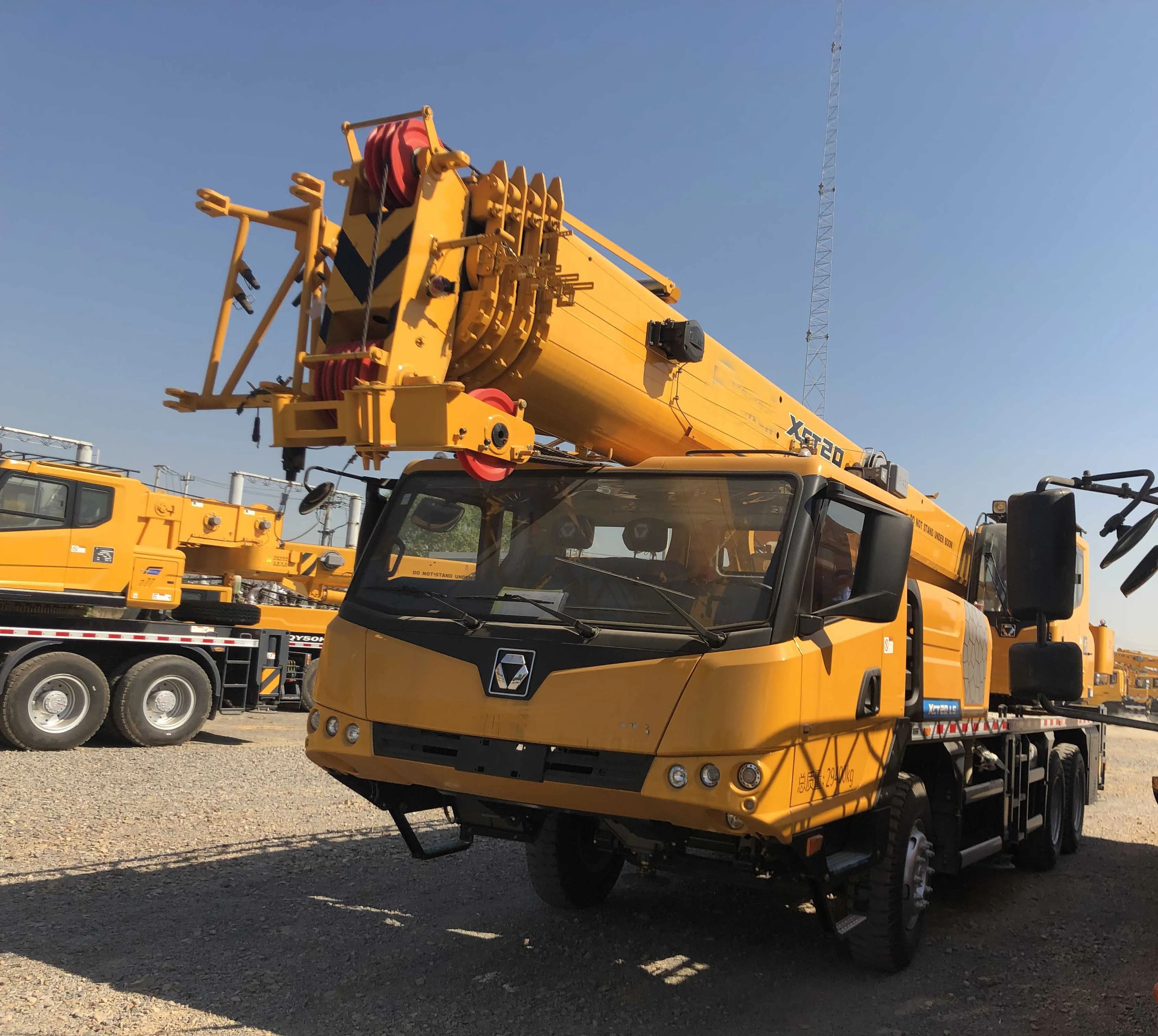 China Top Brand  Xct20l4 4-section Telescopic Boom 20 Ton Crane Truck Cheap Price For Sale