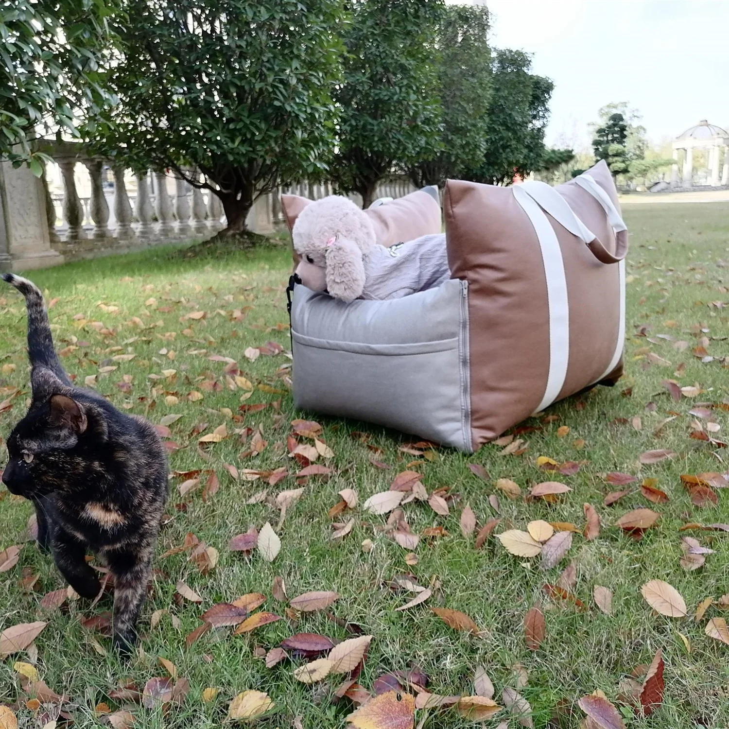 Роскошное автомобильное сиденье для собак с безопасным ремнем и поводком для собак, дорожная кровать для собак, переноска для домашних животных с водонепроницаемым качественным усилителем сиденья