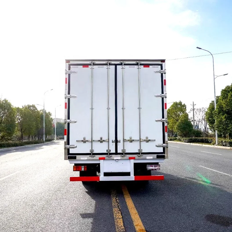 1SUZU ELF KV100 8 Tons 10 Ton Refrigerator Truck 4x2 Freezer Box Truck for Meat Frozen Transport