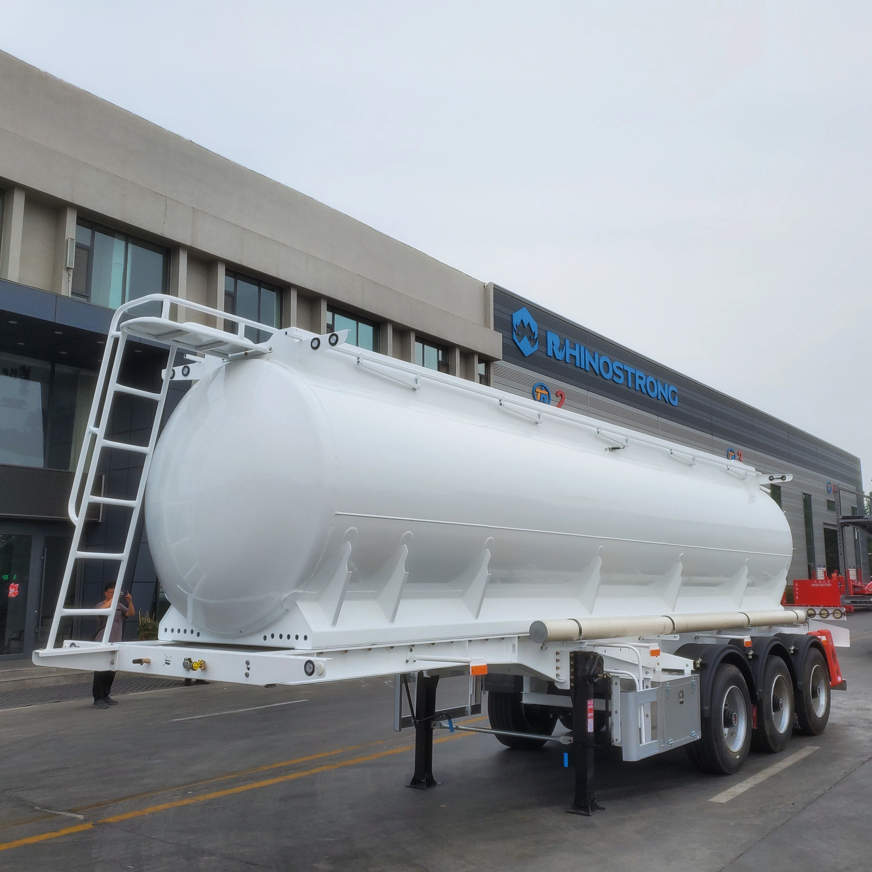 3 Axles Chemical liquid oil  fuel oil tanker  98% concentrate acid  tanker trailer for sale