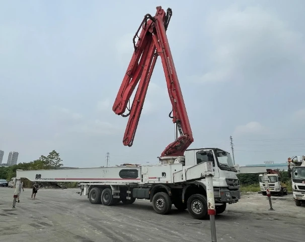 Used Concrete Pump Truck Concrete Boom Pump Putzmeister for Sale