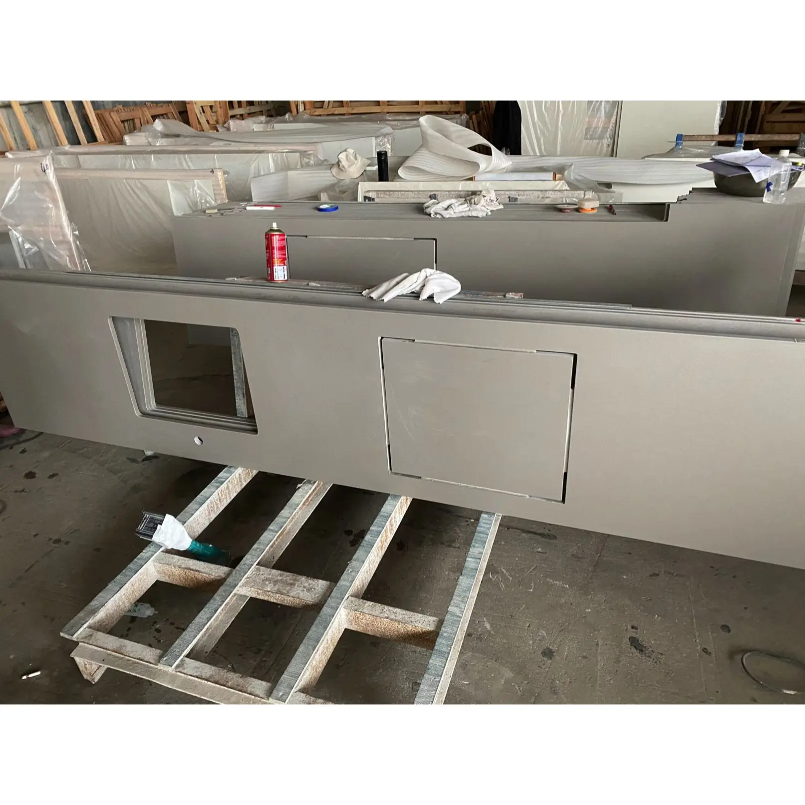 Wholesale Grey Clear Calacatta Quartz Artificial Stone Kitchen Island Slab Production Line Countertops Slabs