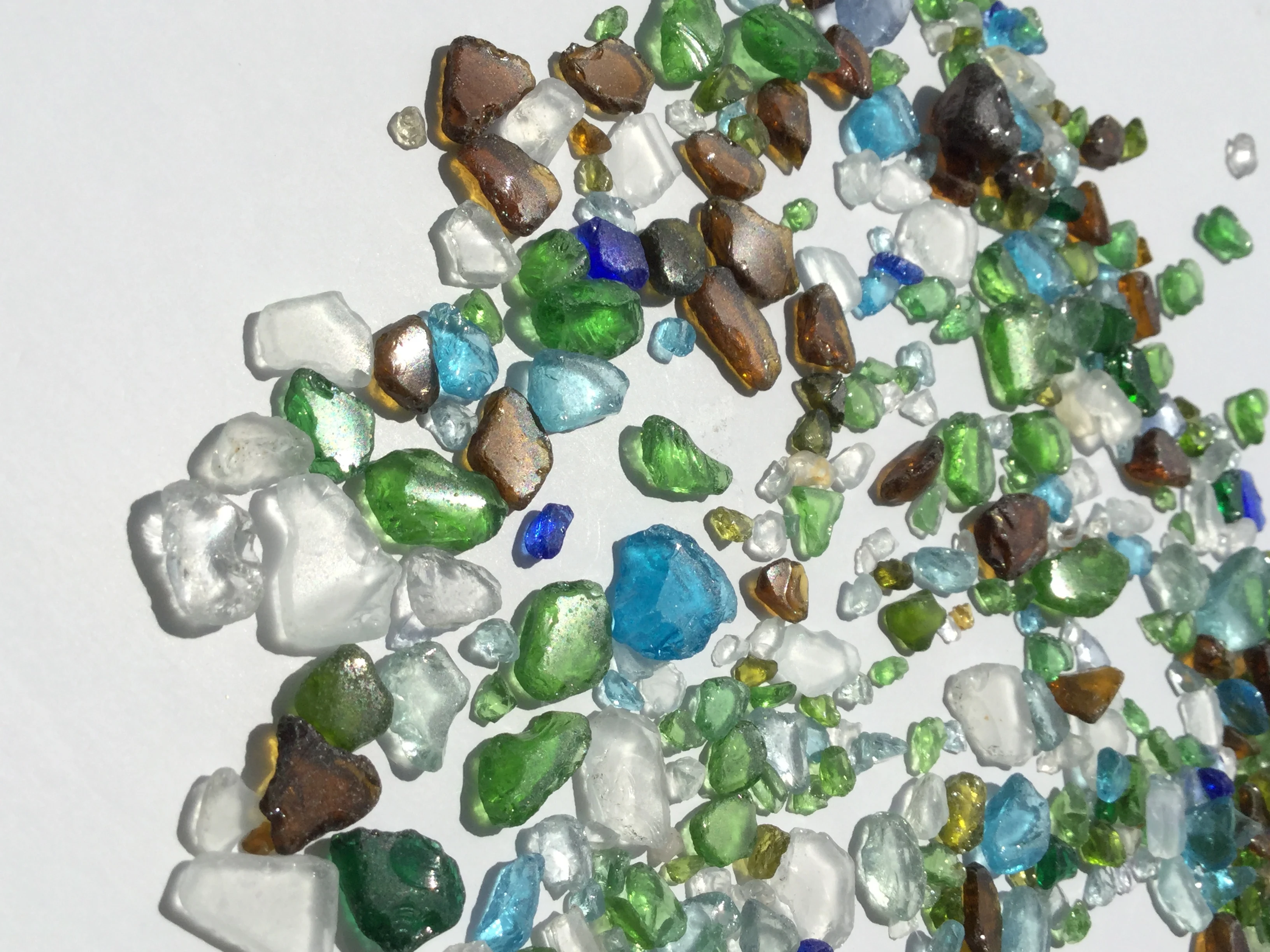 Recycled Glass Made Crystal Small Colored Garden Rocks Outdoor glass cullet