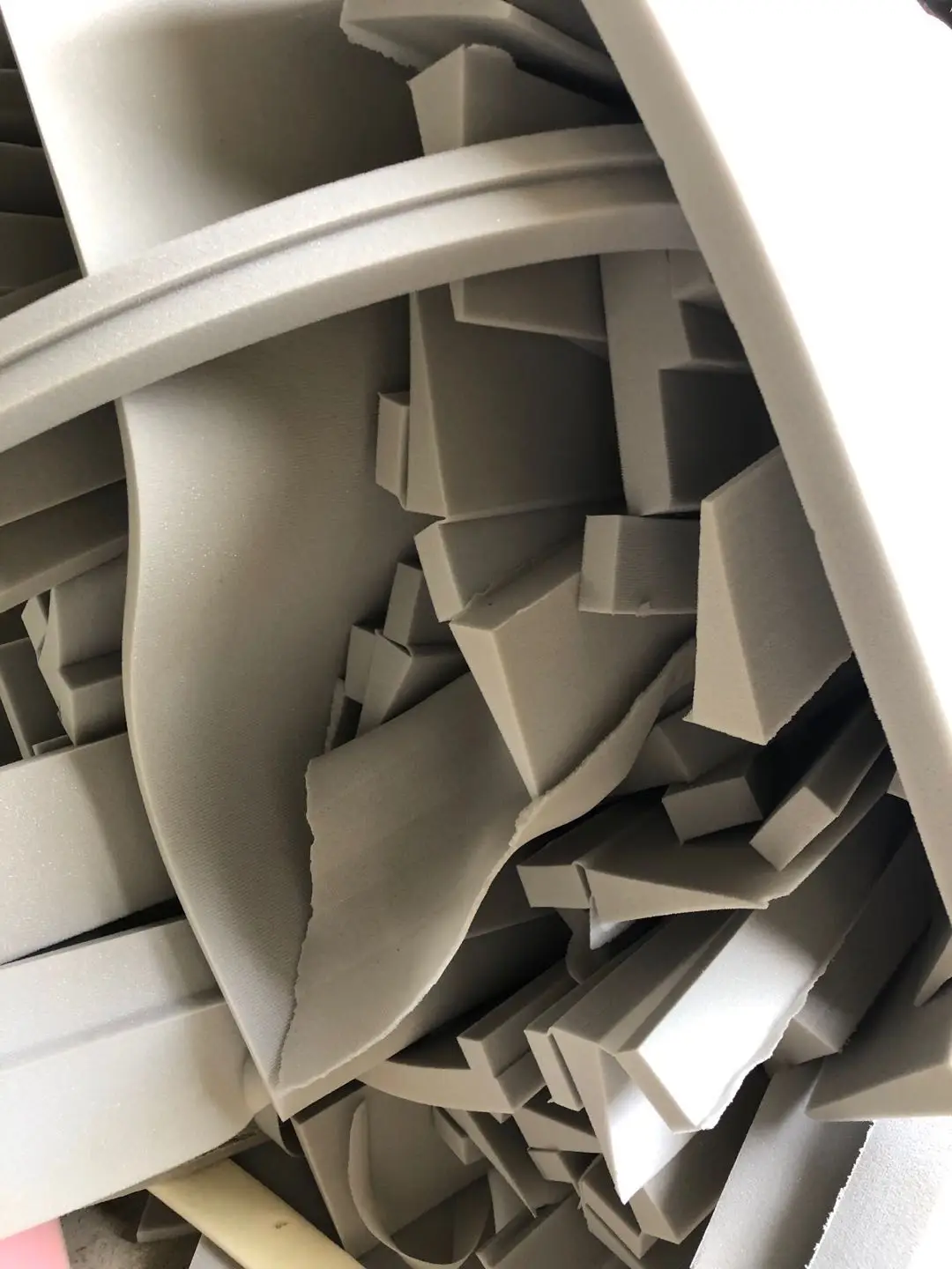 15-30 кг/м3 искусственная пена, сжатый лом в тюках около 600 кг/тюк для продажи