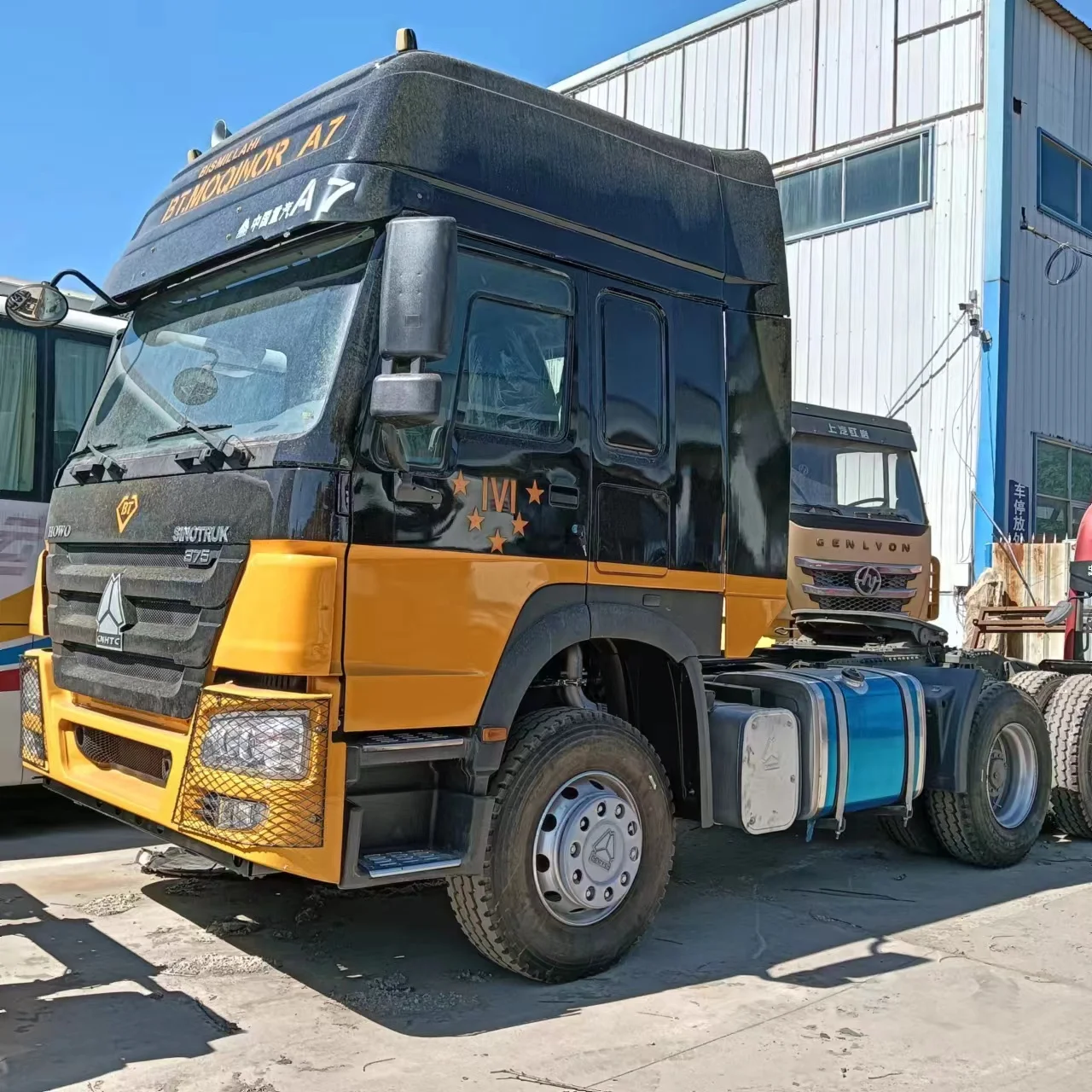 Подержанный трактор CNHTC Haowo 6x4 с правым рулем 375 420 лошадиных сил для продажи в Африке