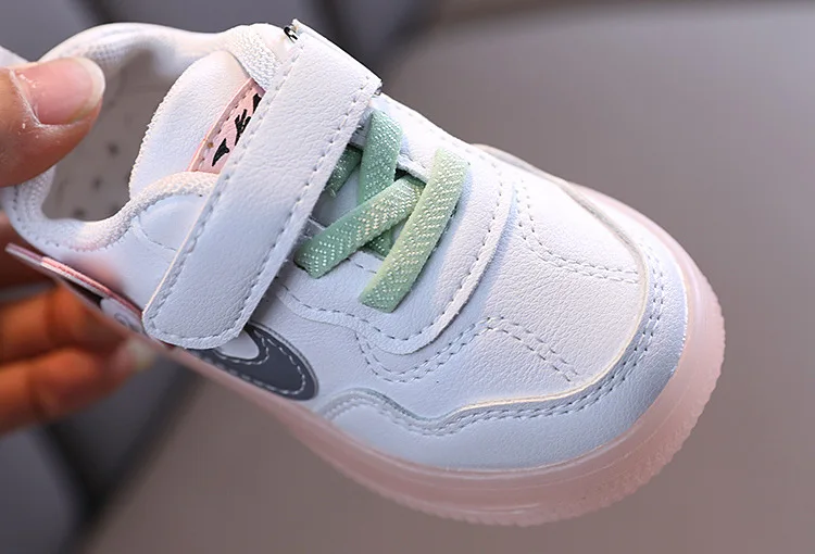 Unisex Fashion Boys Flash Childrens Casual Shoes Girls White Soft Sole Baby Sport Shoes for Kids .jpg