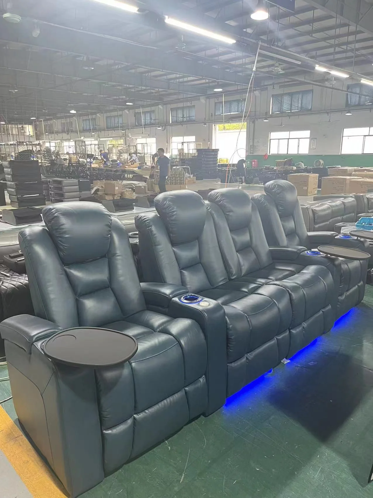 Luxury Theater Furniture Cow Leather Cinema Sofa Home Movie Room Seats Electric Recliner Chair with Smart Cup Holder