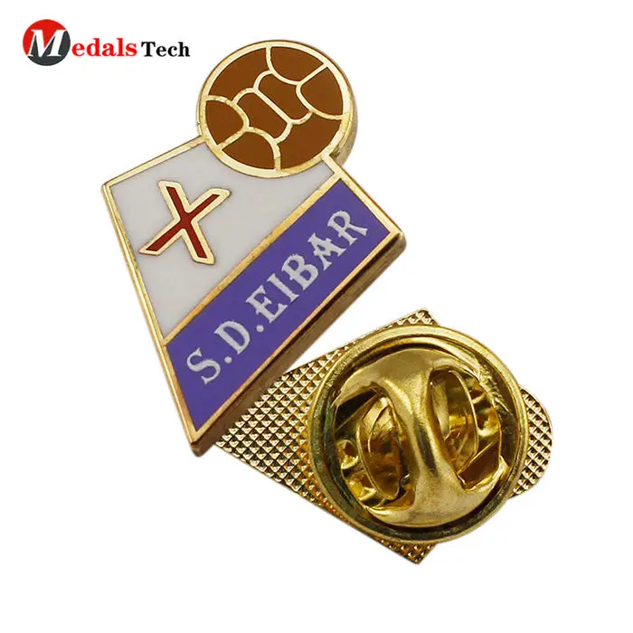 2023 hot football club souvenir pins customized gold plated metal badge