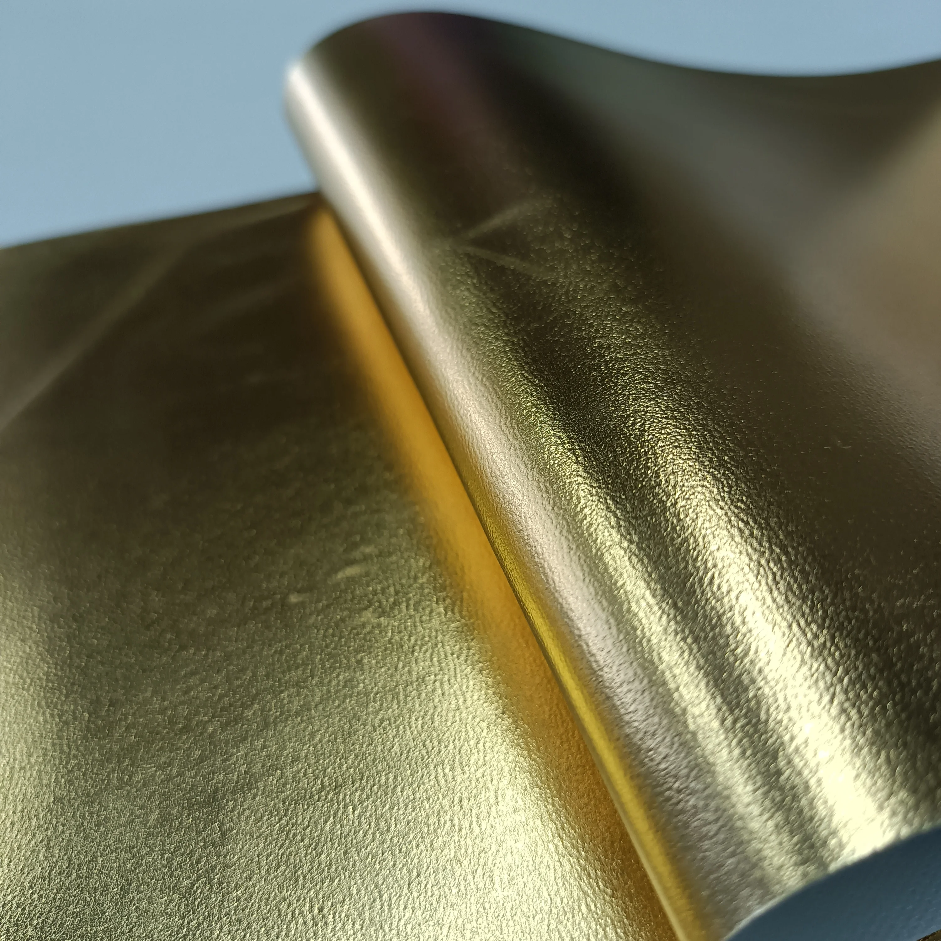 Wholesale Gold Color pu pvc metallic leather fabric for bags and luggages