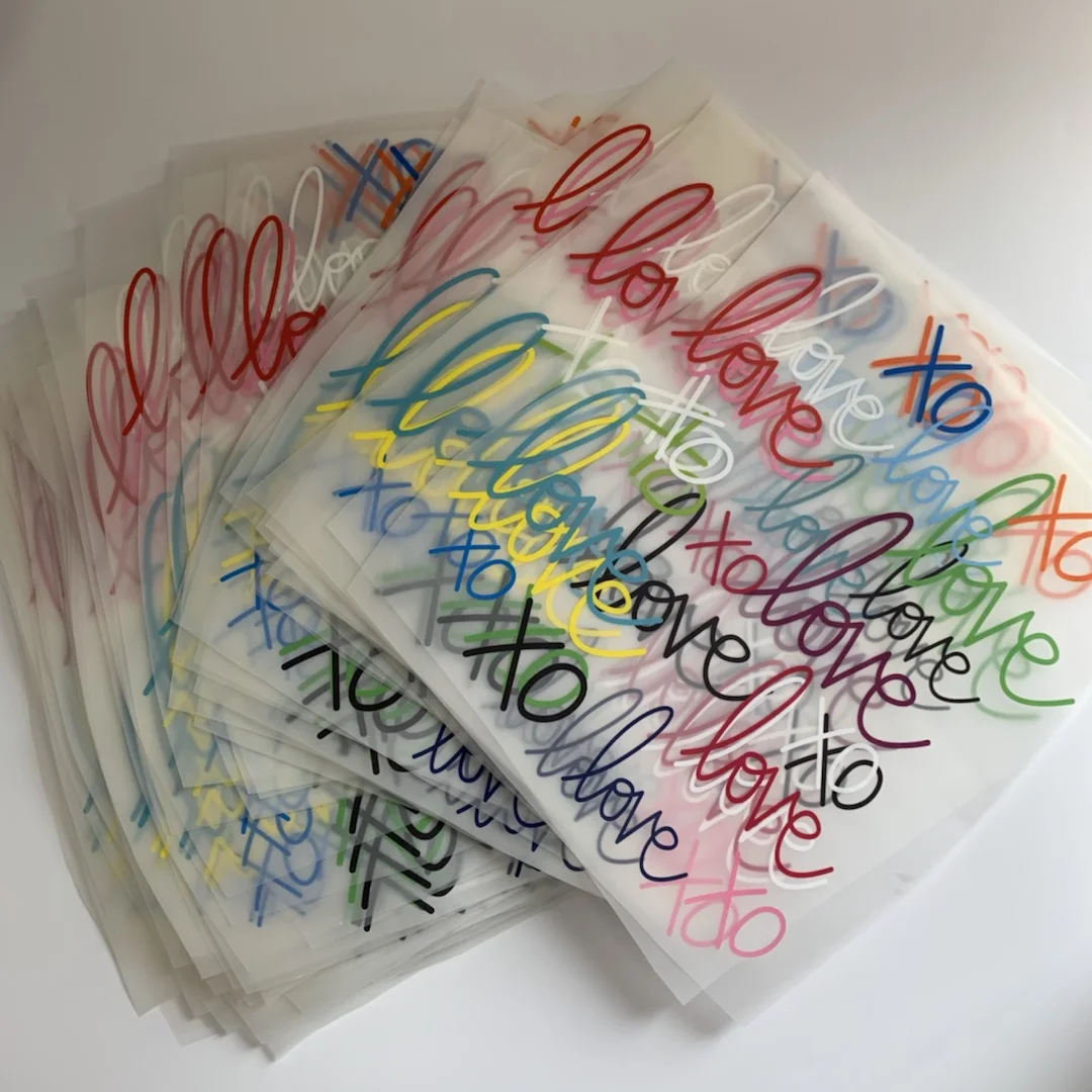 Распродажа цветные буквы термопечать переводная футболка виниловая