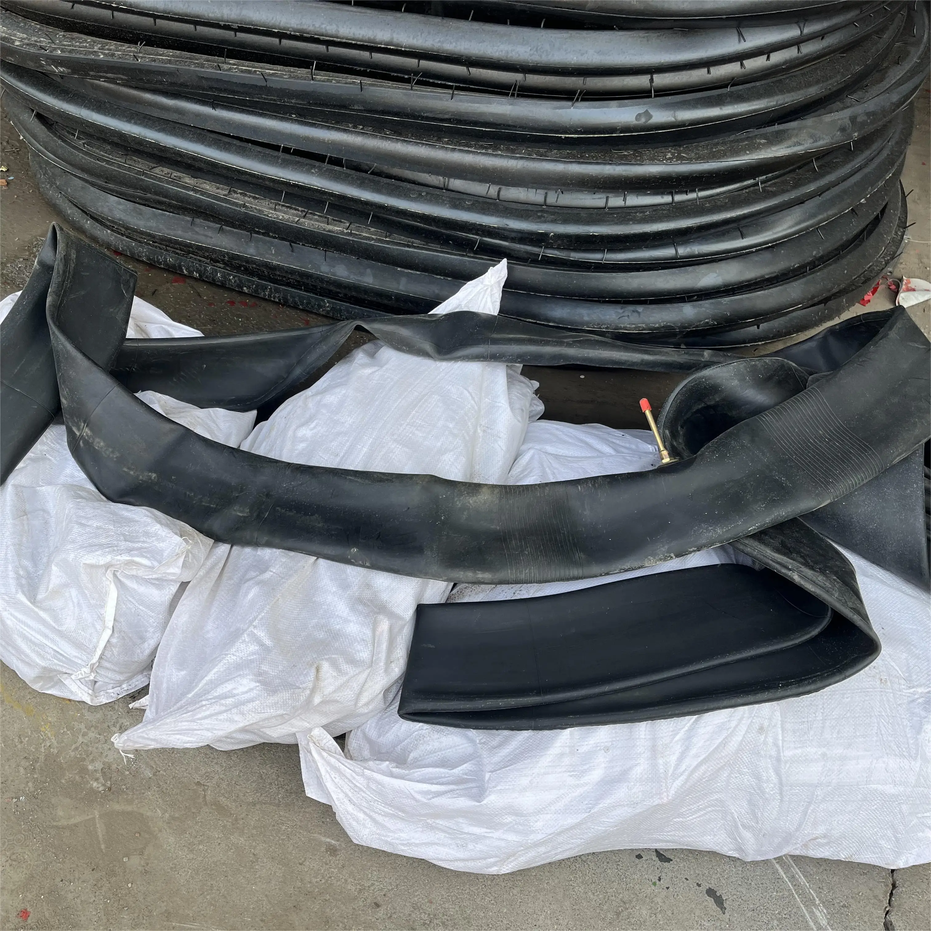 china factory directly sale low price amusement facilities ride-on cars bumper cars spare tires for bumper car tube neumaticos