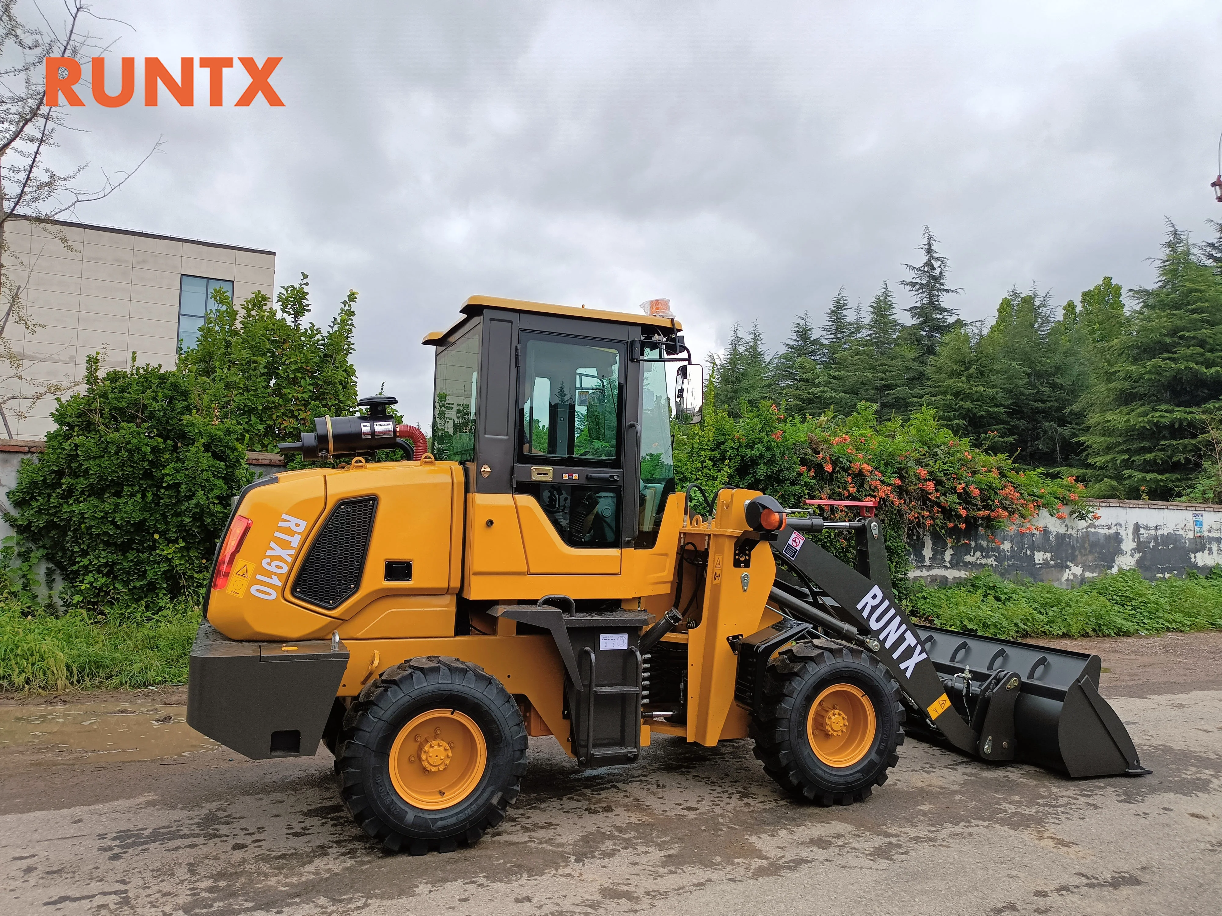 2024 front end loader 1 ton 1.5 ton 2 ton mini wheel loader with wooden grabbing clamps