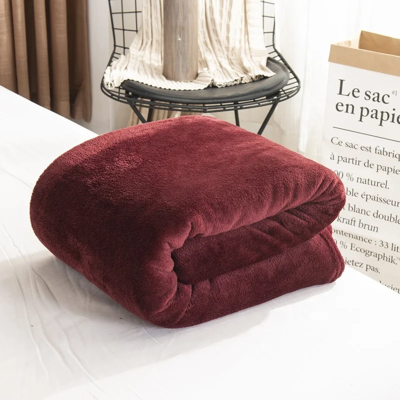 Wholesale Plush Blanket Super Soft Lightweight Polyester Cheap Solid Flannel Throw Blanket