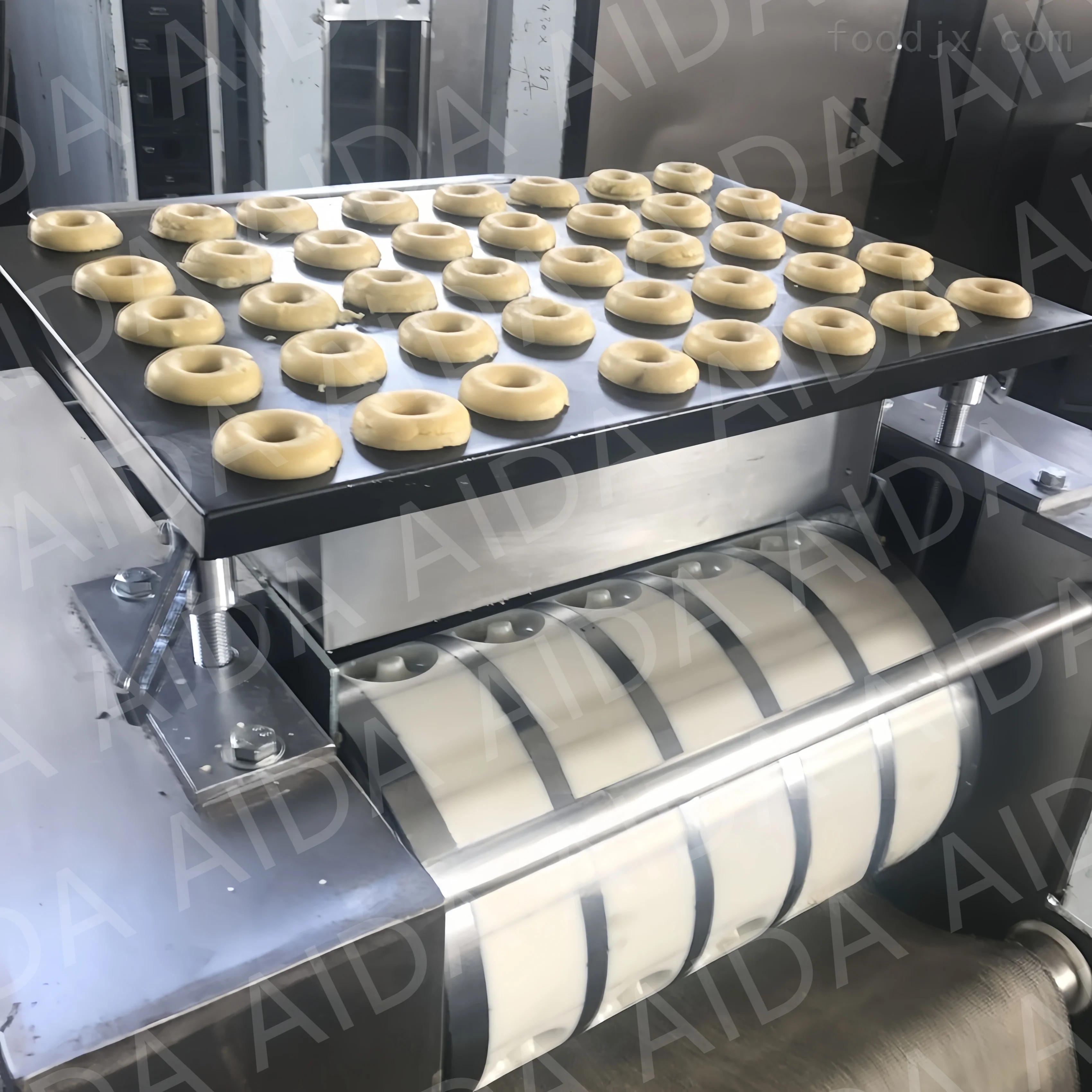 Small fully automatic chocolate sandwich biscuit production line Milk biscuit forming machine equipment
