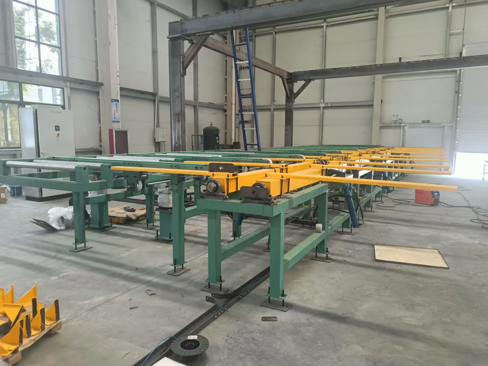 New Automatic Continuous PU Sandwich Roof Wall Panel Production Line Making Machine