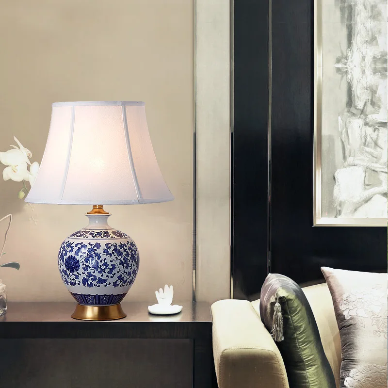 Hot Sale Chinese Hand Made Blue And White Ceramic Table Lamp With Copper Base