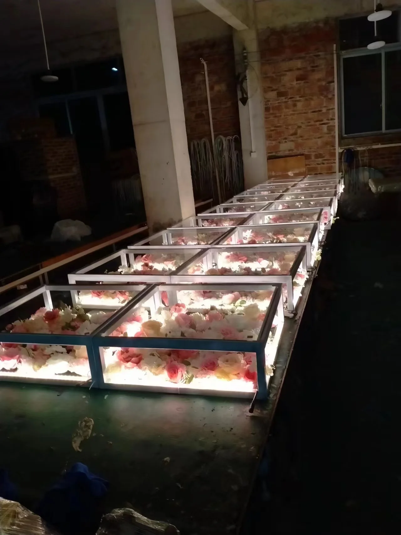Wedding Supplies Backdrop Flower Decoration Clear Glass Stage Platform White Light Up Flower Led Dance Floor