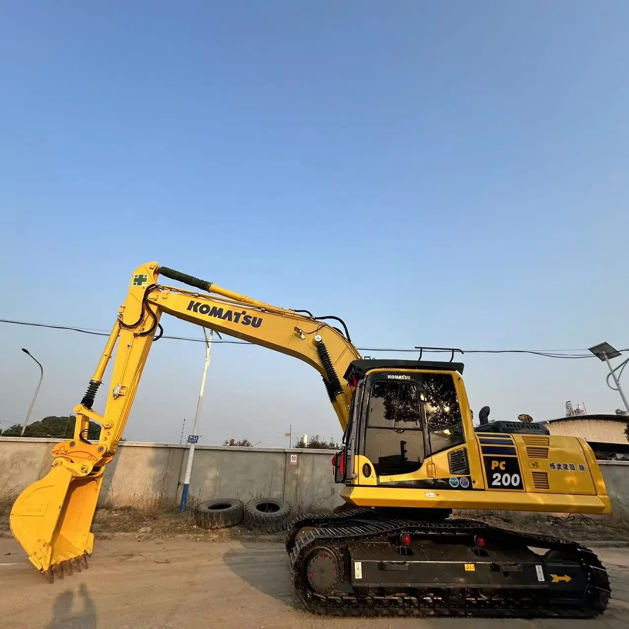 90% new 20 Ton Used Komatsu PC200 hydraulic excavator with low price