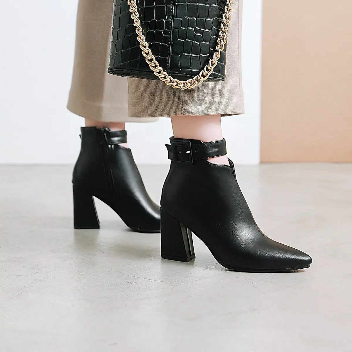 Women New Short Boots Brown High Heels Women Boots Pointed Belt Buckle Roman Style Winter Ankle Boots Thick Heel Ladies