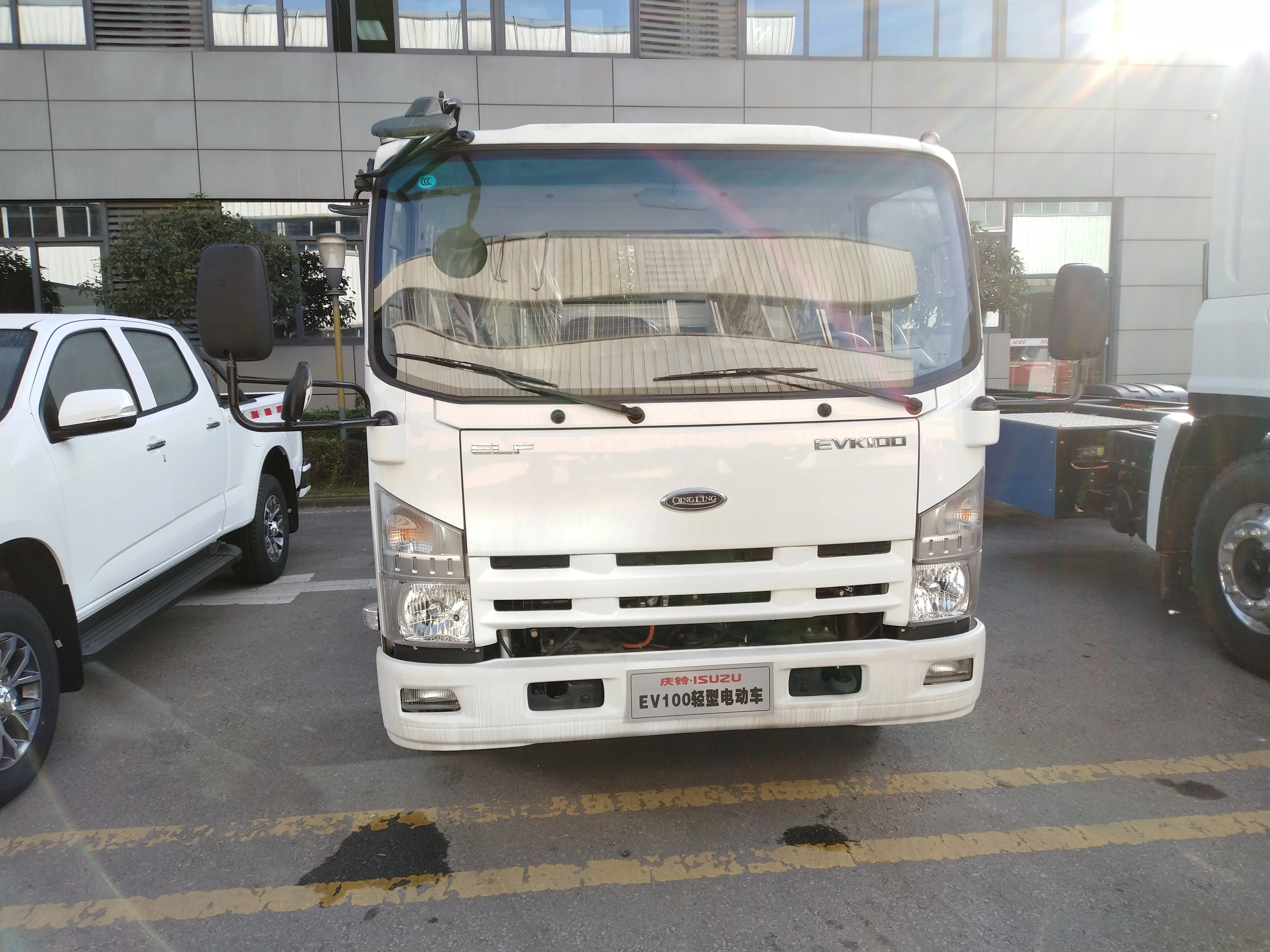 Колесная база для электрического фургона ISUZU ELF EVK100 4x2 3815