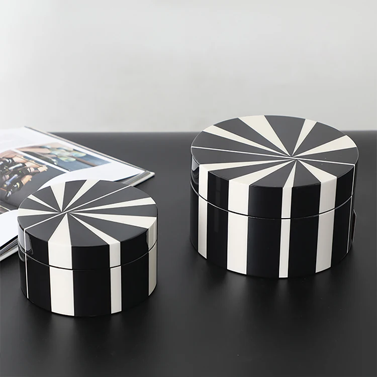 China Factory Geometric Piano Lacquer Wooden Design Black White Round Polished Gift Box For Jewelry Storage