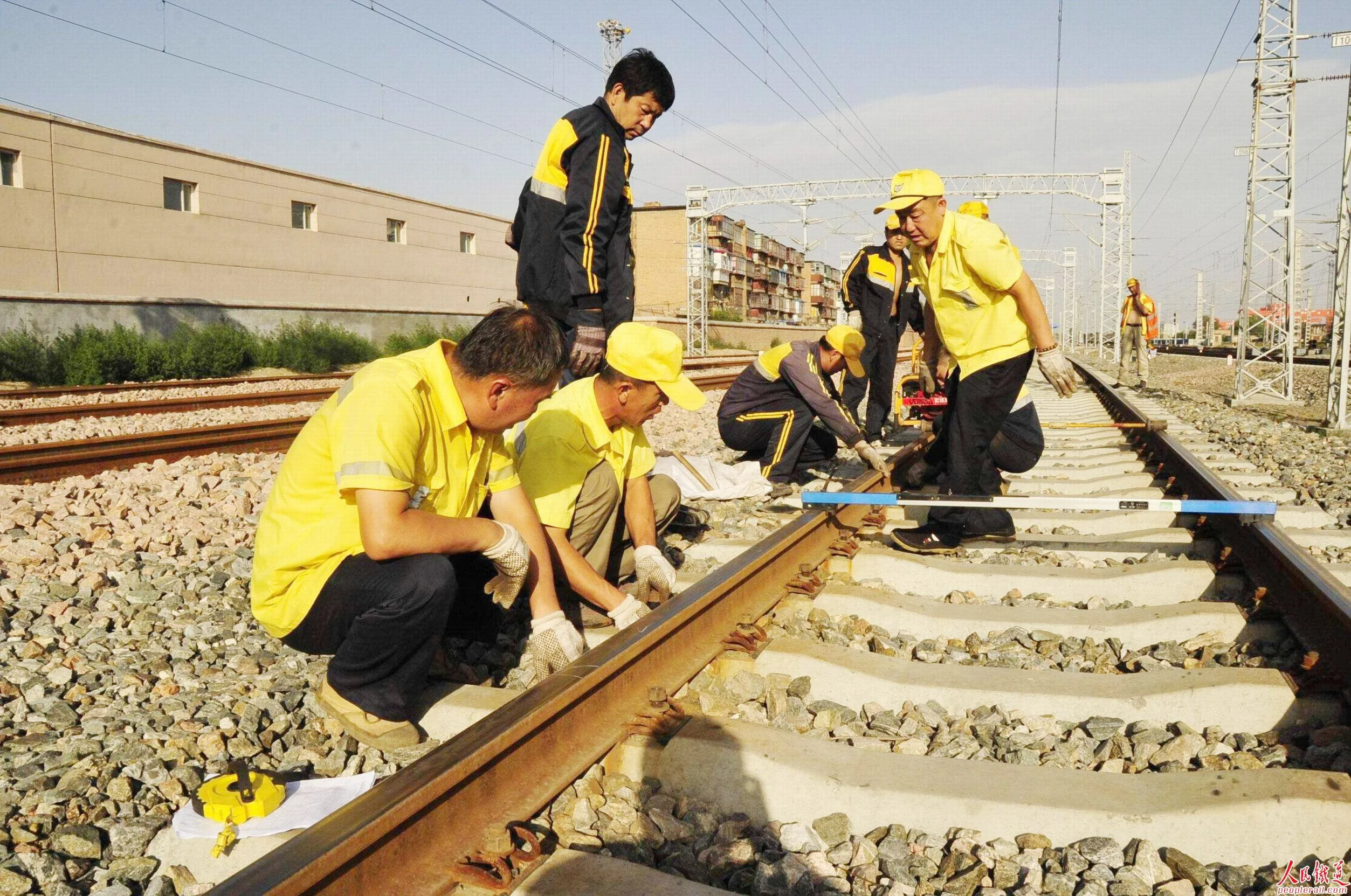 High-Precision Track Gauge Rule to Measure the Turnout Switches and Crossings