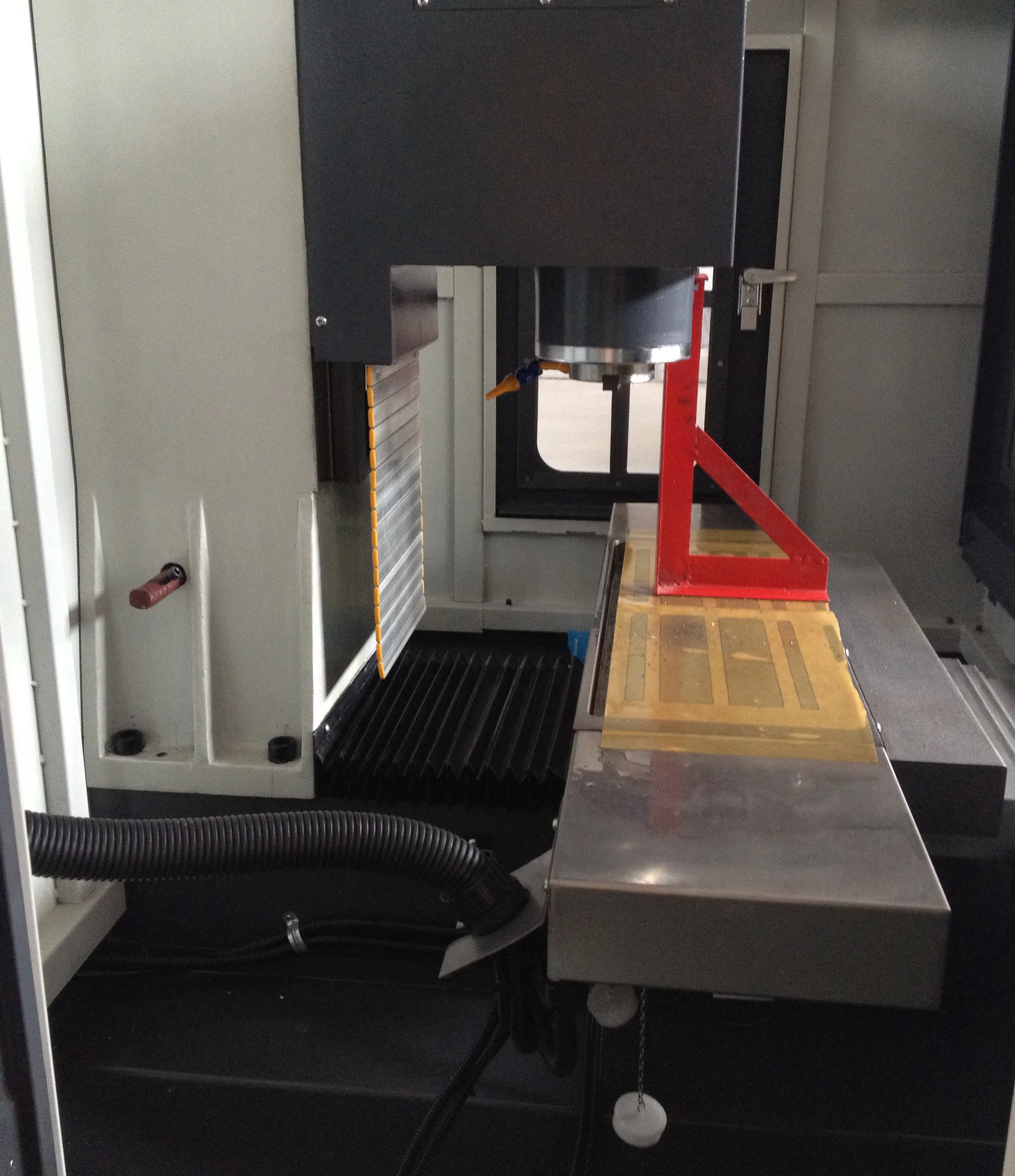 
BL-Y25 4 7 axis industrial universal vertical BT40 cnc precision mini milling machine with half closed cover 