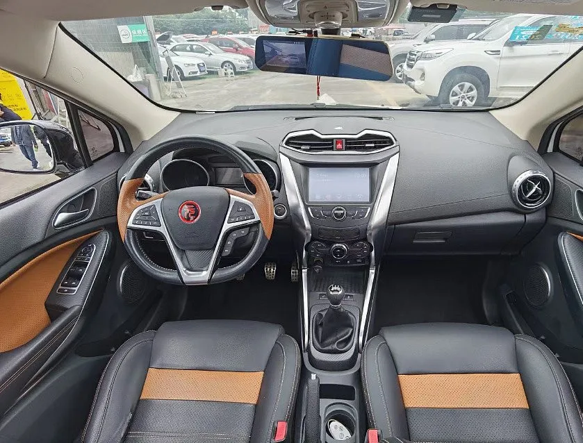 Секундная стрелка подержанных автомобилей BYD Юань 2016 1.5L класса люкс 5 мест для продажи