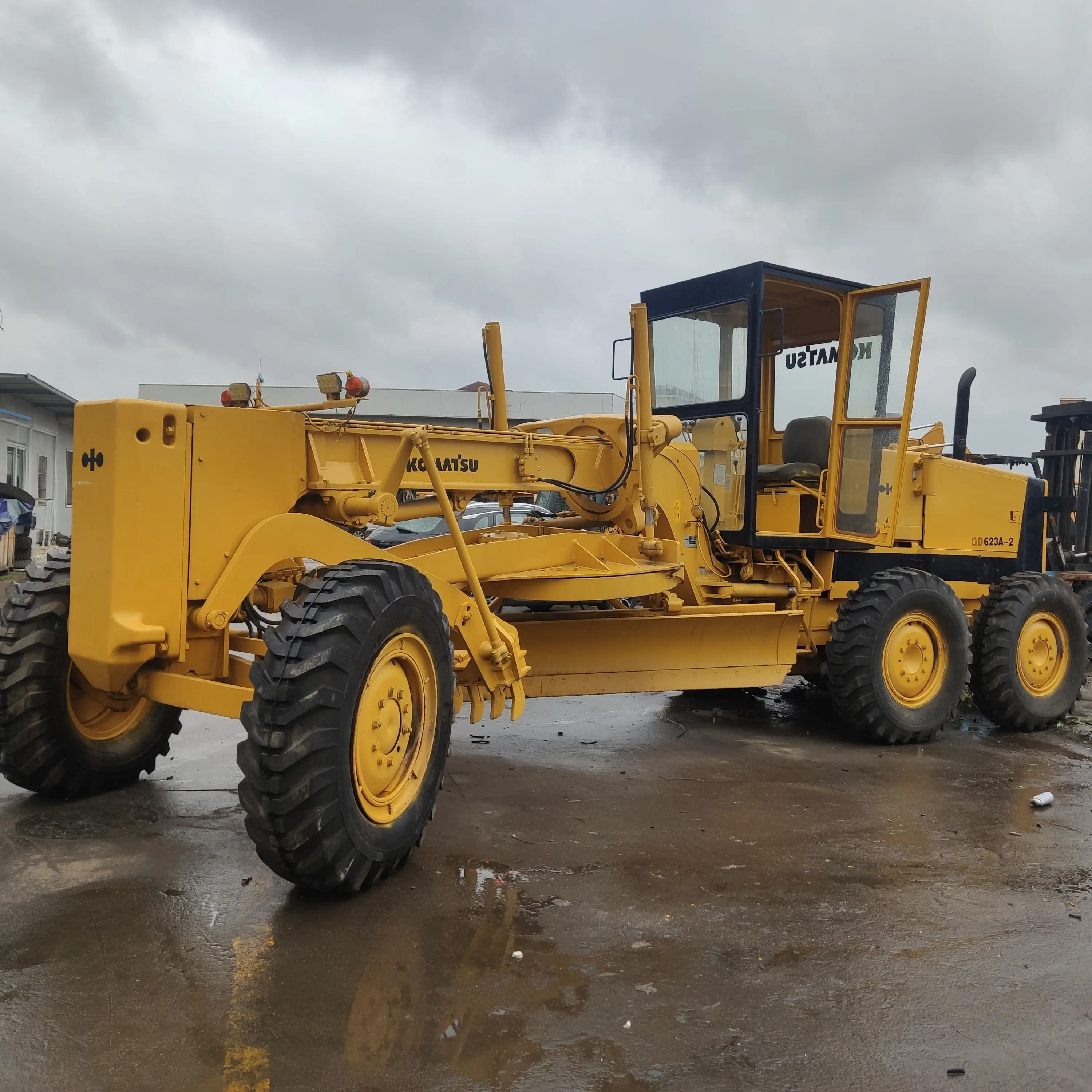 Cheap price used motor grader komatsu GD623A brand original for sale