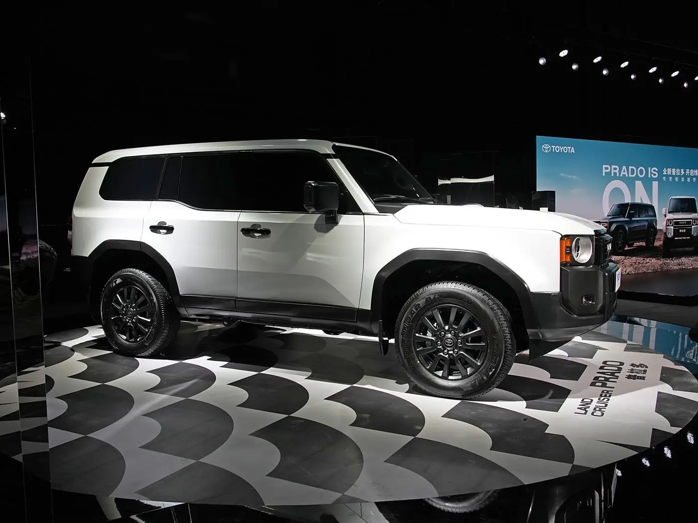 2024 In-Stock Toyo tas Pra do P 2.4T 5-Seat SUV GAC FAW Hybrid Large 4WD New Energy Vehicle