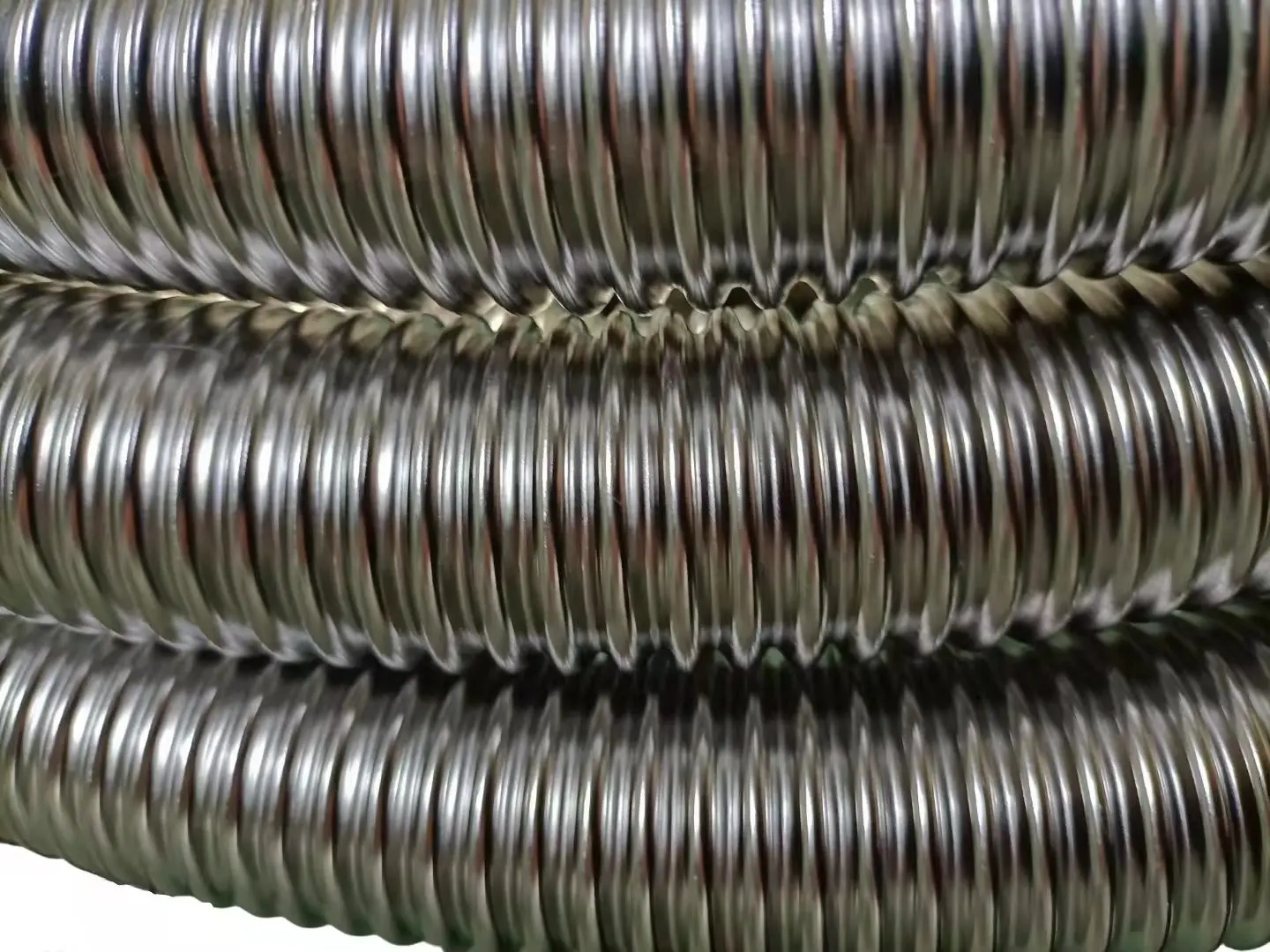 Высококачественная гофрированная водопроводная труба CSST из нержавеющей стали 304 гибкий металлический водяной шланг