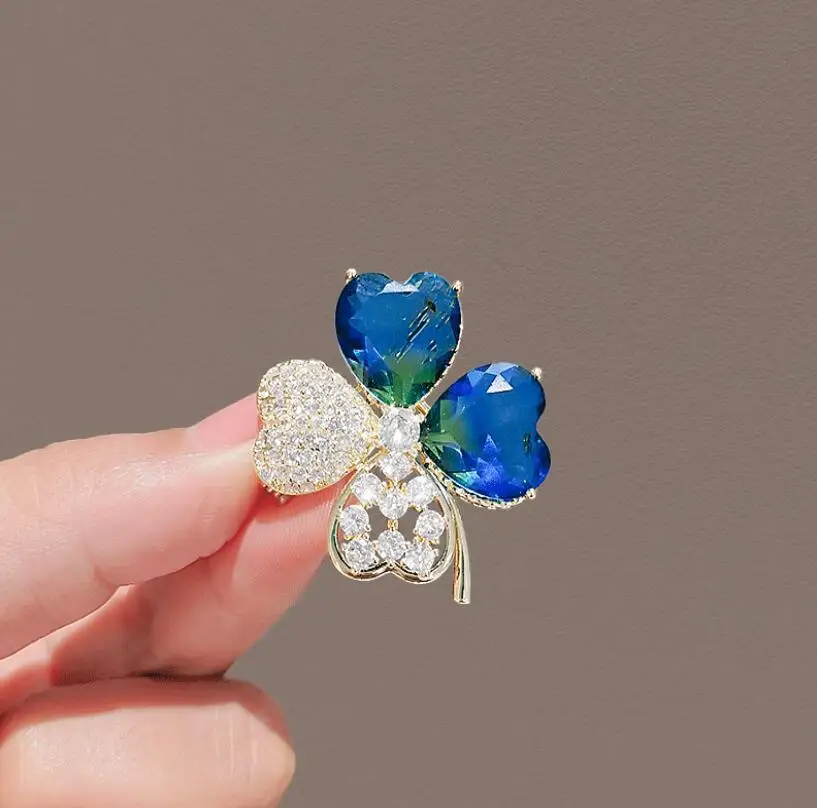 Wholesale Fashion Brooch Jewelry Crystal Olive Fancy Green Four-leaf Clover Rhinestone Brooches For Women