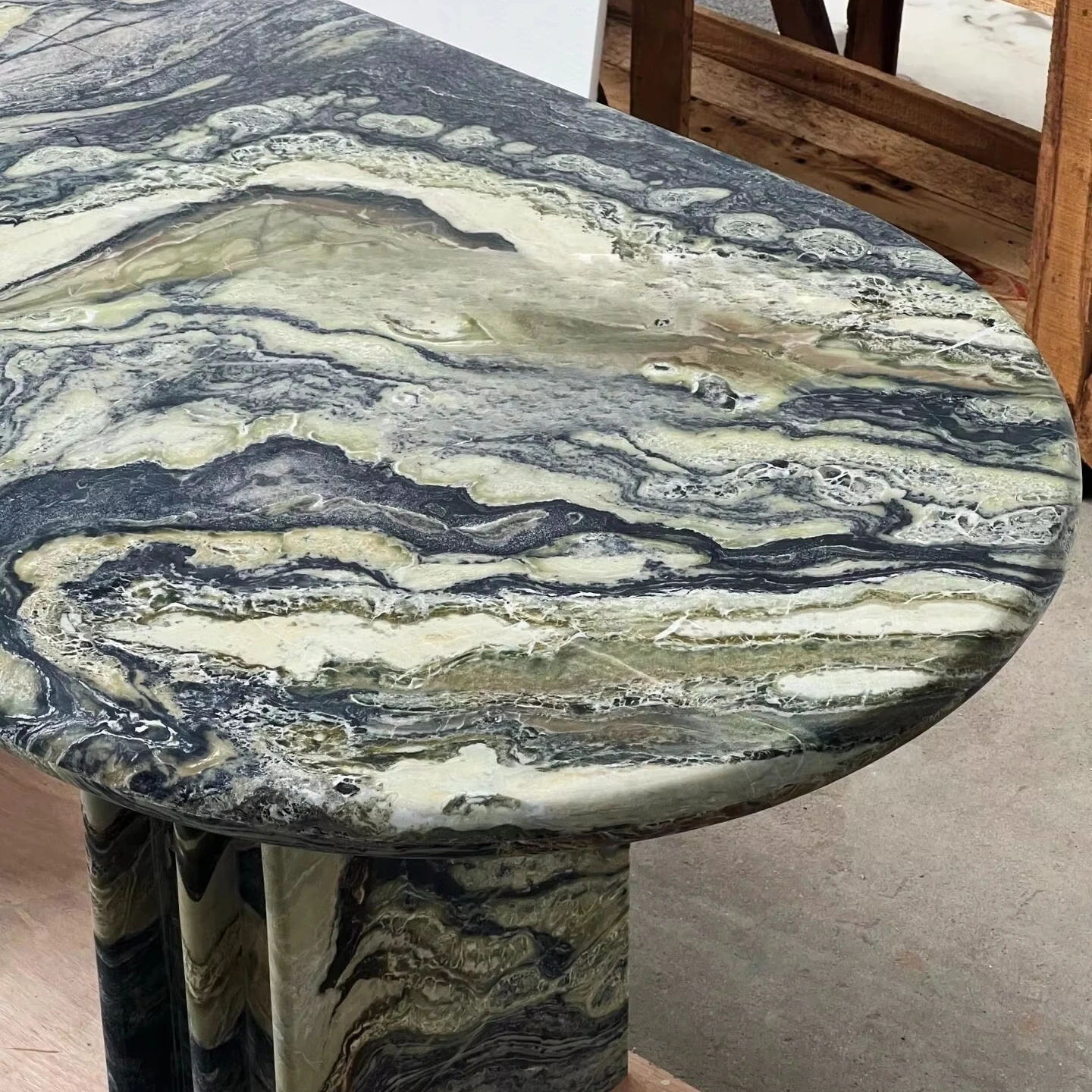 HZX Dark Green Marble Staircase Tile Luxury Natural Stone for Villa Decoration Tea Table Top Dining Outdoor Use for Hotels
