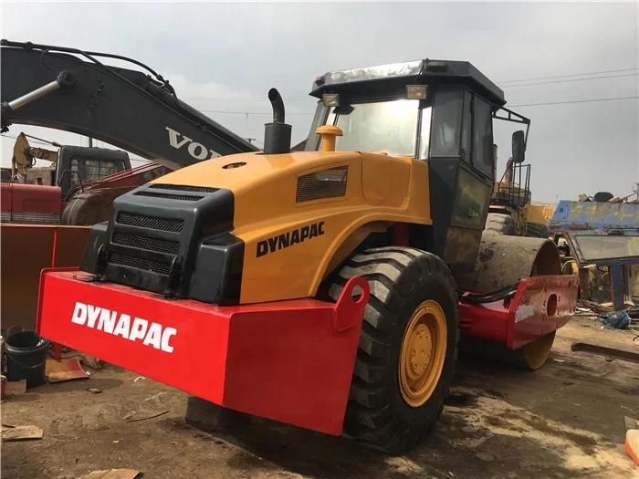 Подержанный однобарабанный дорожный каток Dynapac CA602D в хорошем и чистом состоянии для
