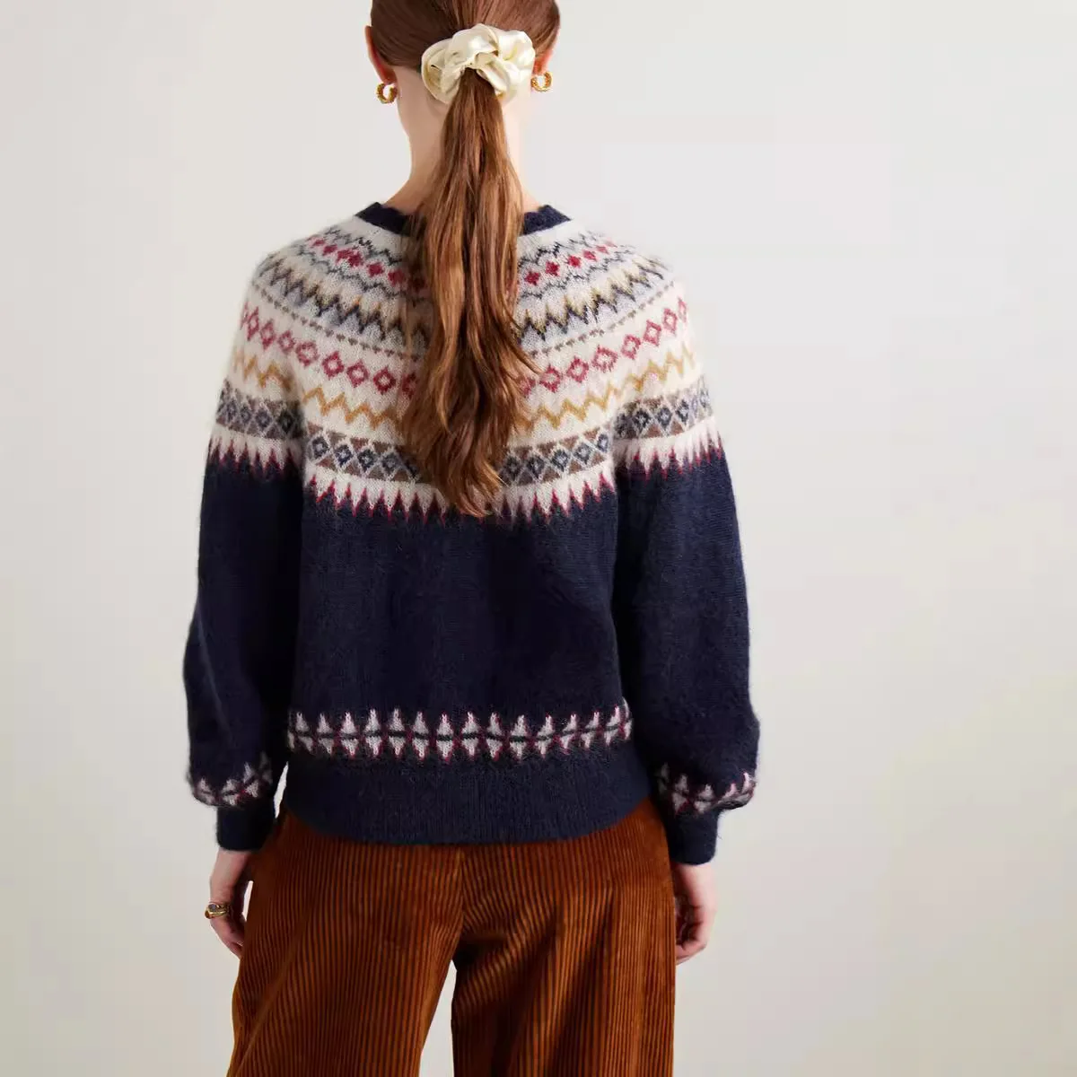 Custom oem&odm winter crew neck thick jacquard intarsia knit women icelandic wool sweater pullover